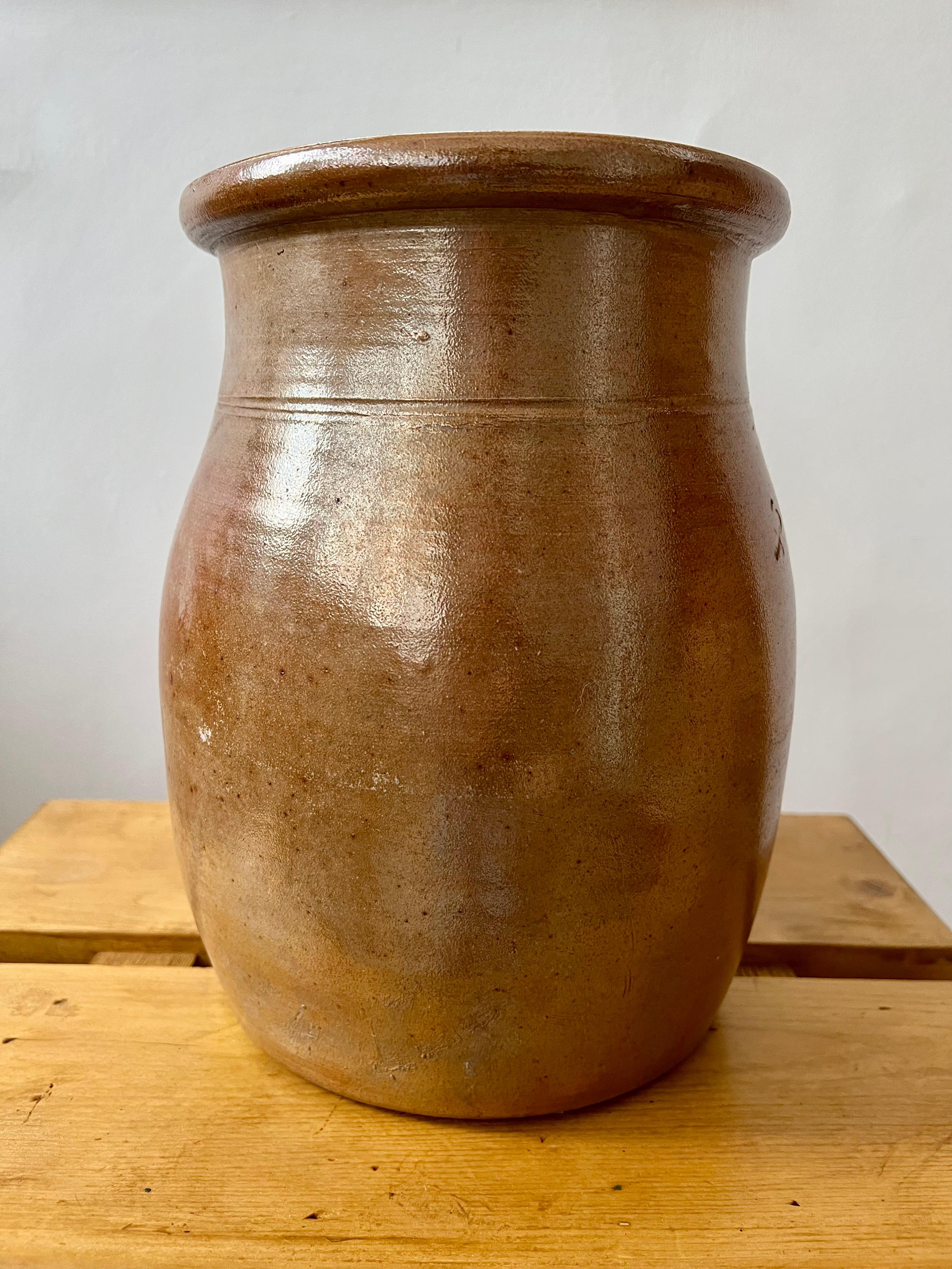 XL vintage rustic French farmhouse stoneware jug pitcher, c.1960 For Sale 7