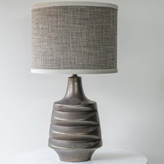 Lampada XL grigio caldo metallizzato, paralume grigio personalizzato di R. Houben