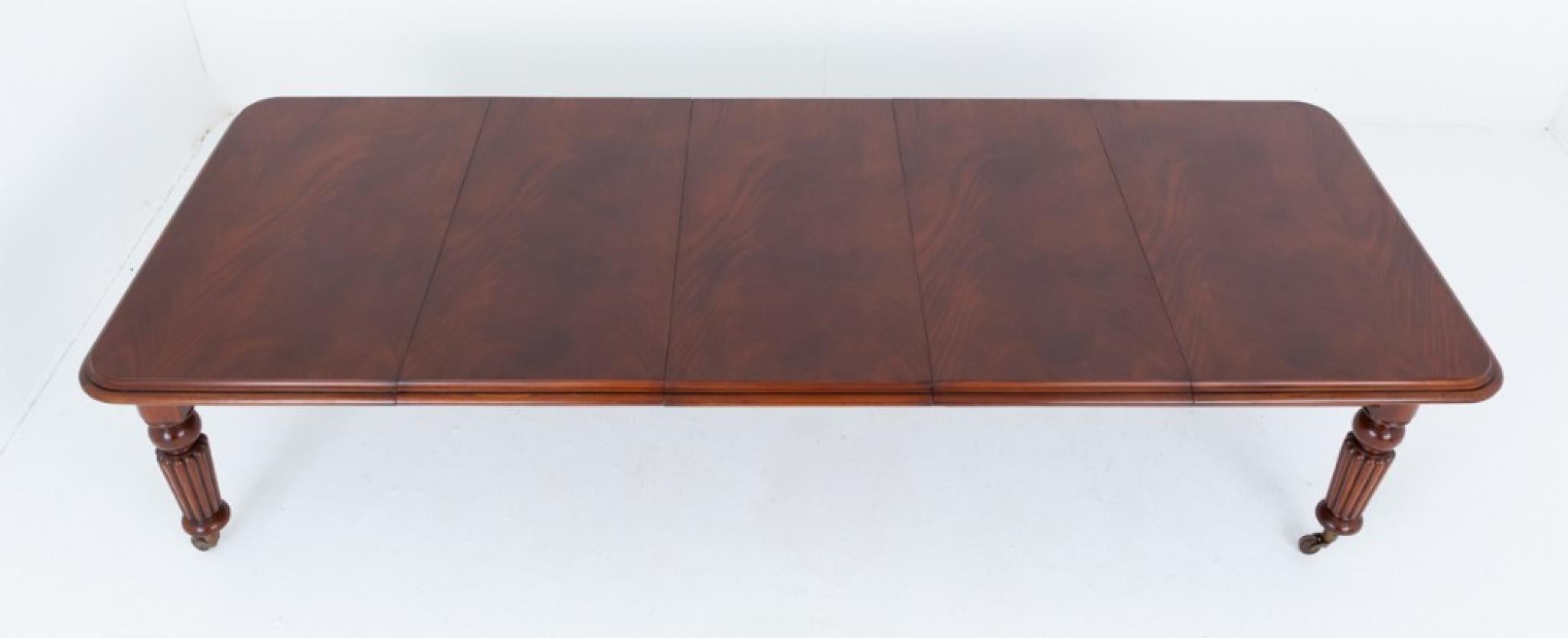 XL William IV Dining Table 14 Seater Extending Mahogany For Sale 1