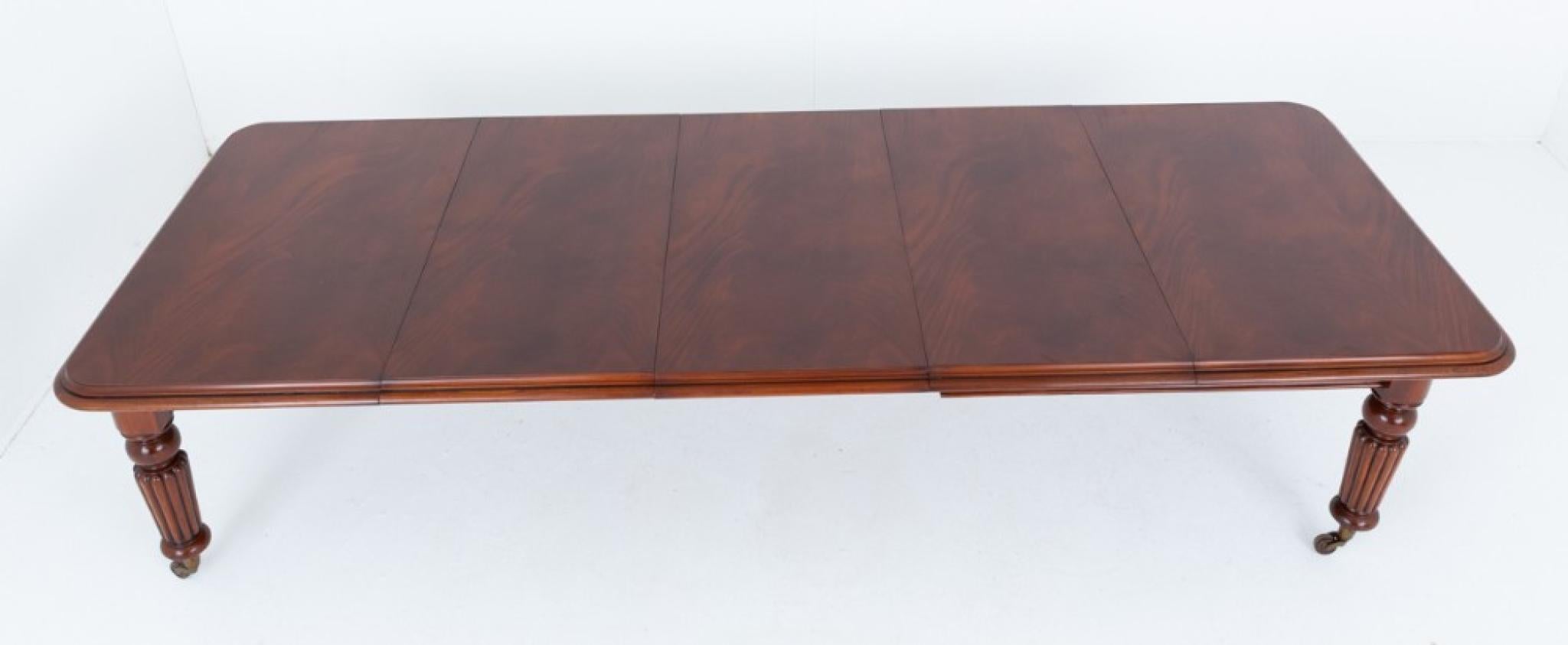 XL William IV Dining Table 14 Seater Extending Mahogany For Sale 2