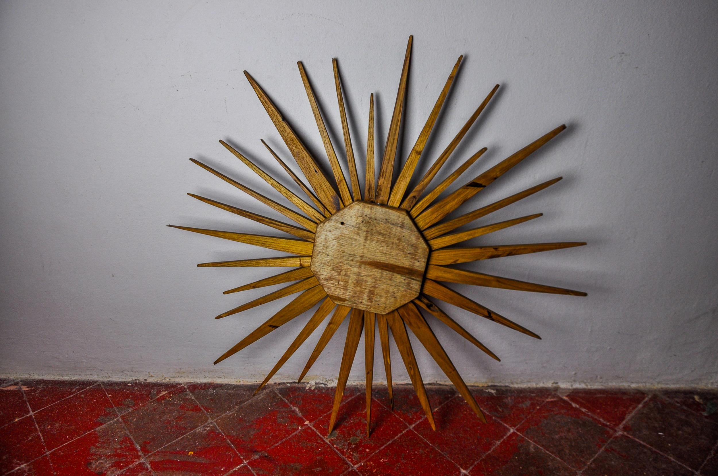 Metà XX secolo Specchio solare XL in legno, Francia, 1960, 80 cm in vendita