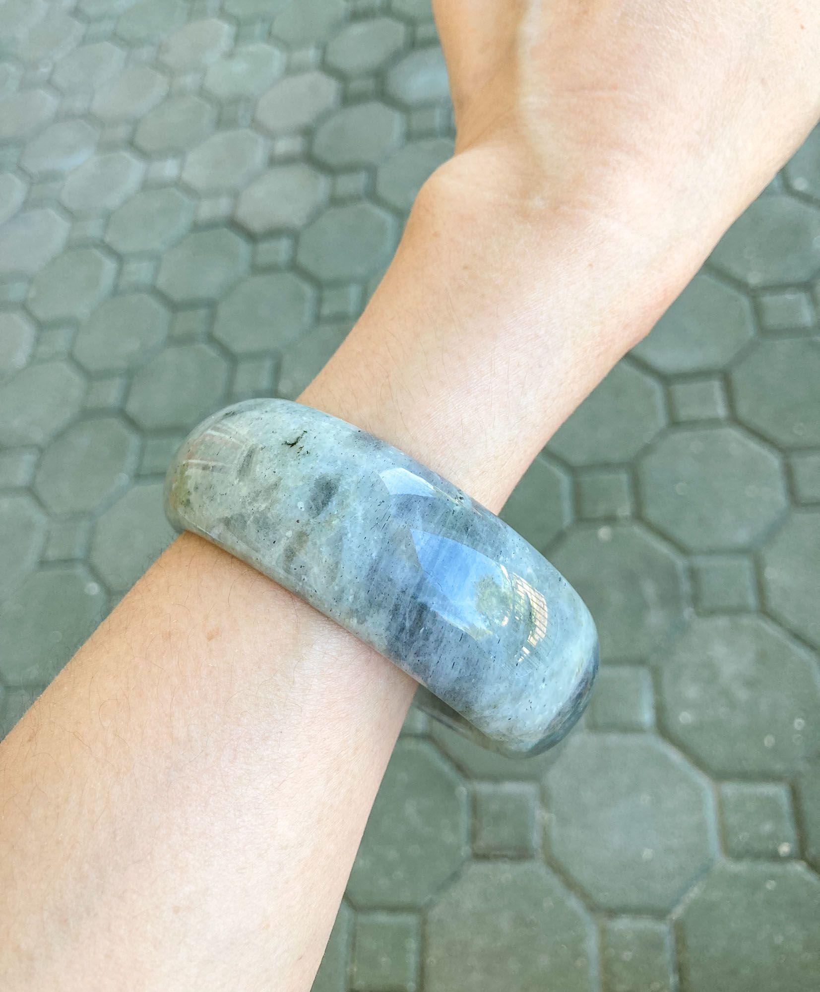 XL Wrist Internal Diameter Natural Labradorite Bangle R2013 In New Condition In Osprey, FL