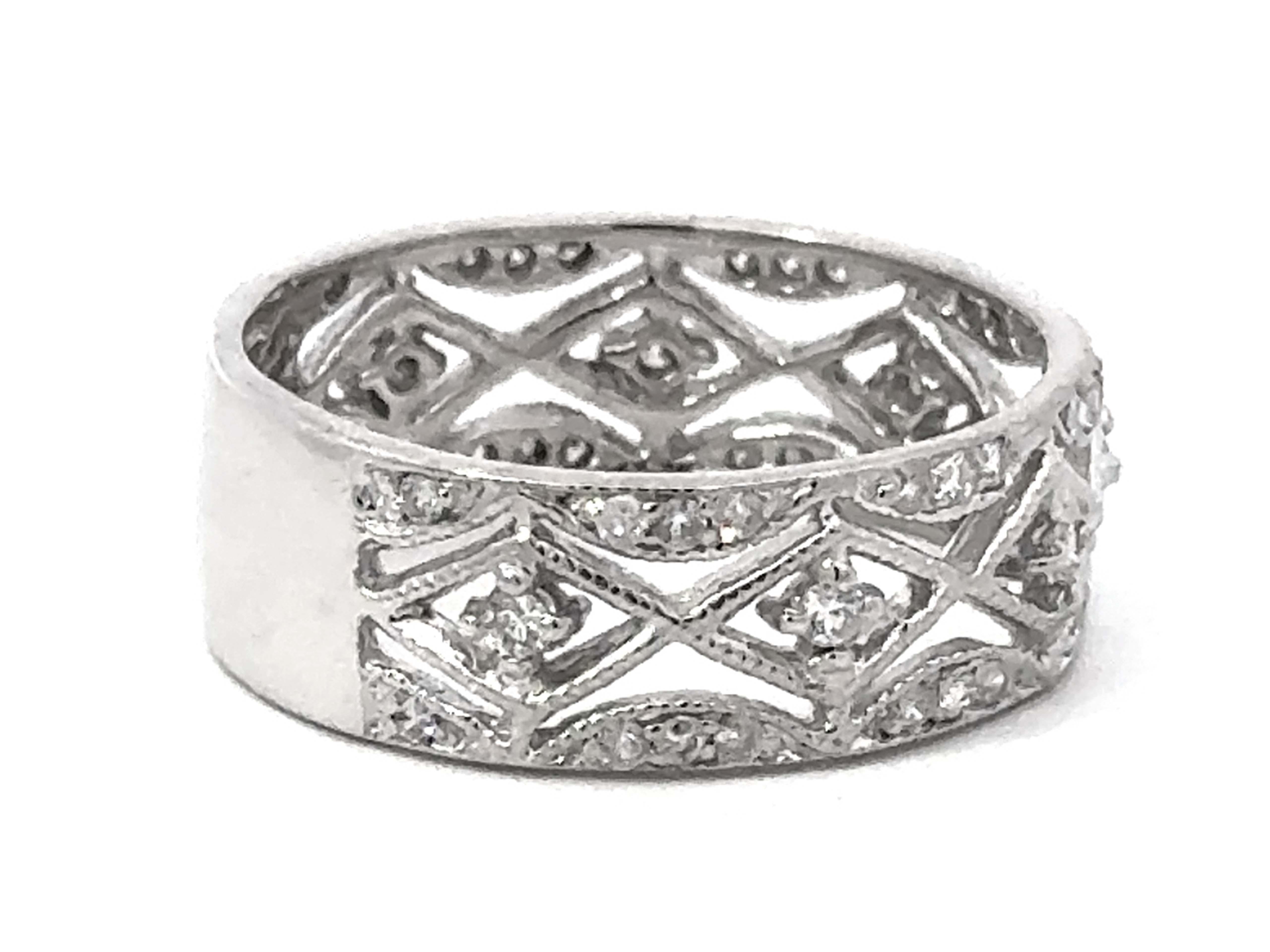 XOXO Diamond Band Cutout Ring 18k White Gold In Excellent Condition For Sale In Honolulu, HI