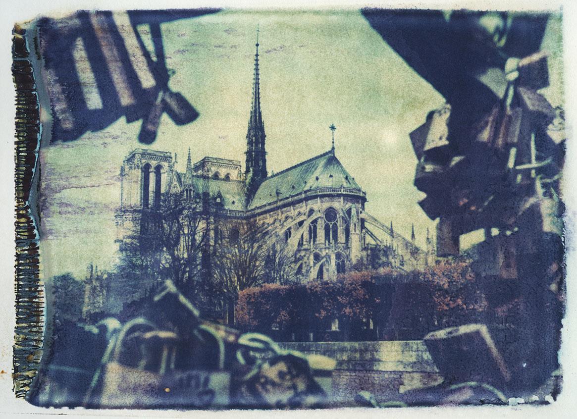 Color Photograph xulong zhang - Notre Dame 6 - Contemporain, 21e Siècle, Polaroid, Paris, Icons