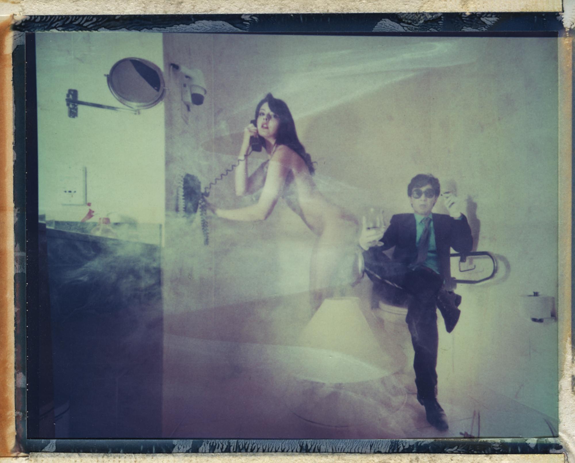 Color Photograph di xulong zhang - Senza titolo - Contemporaneo, Figurativo, Donne, Polaroid, Fotografia, Nudo