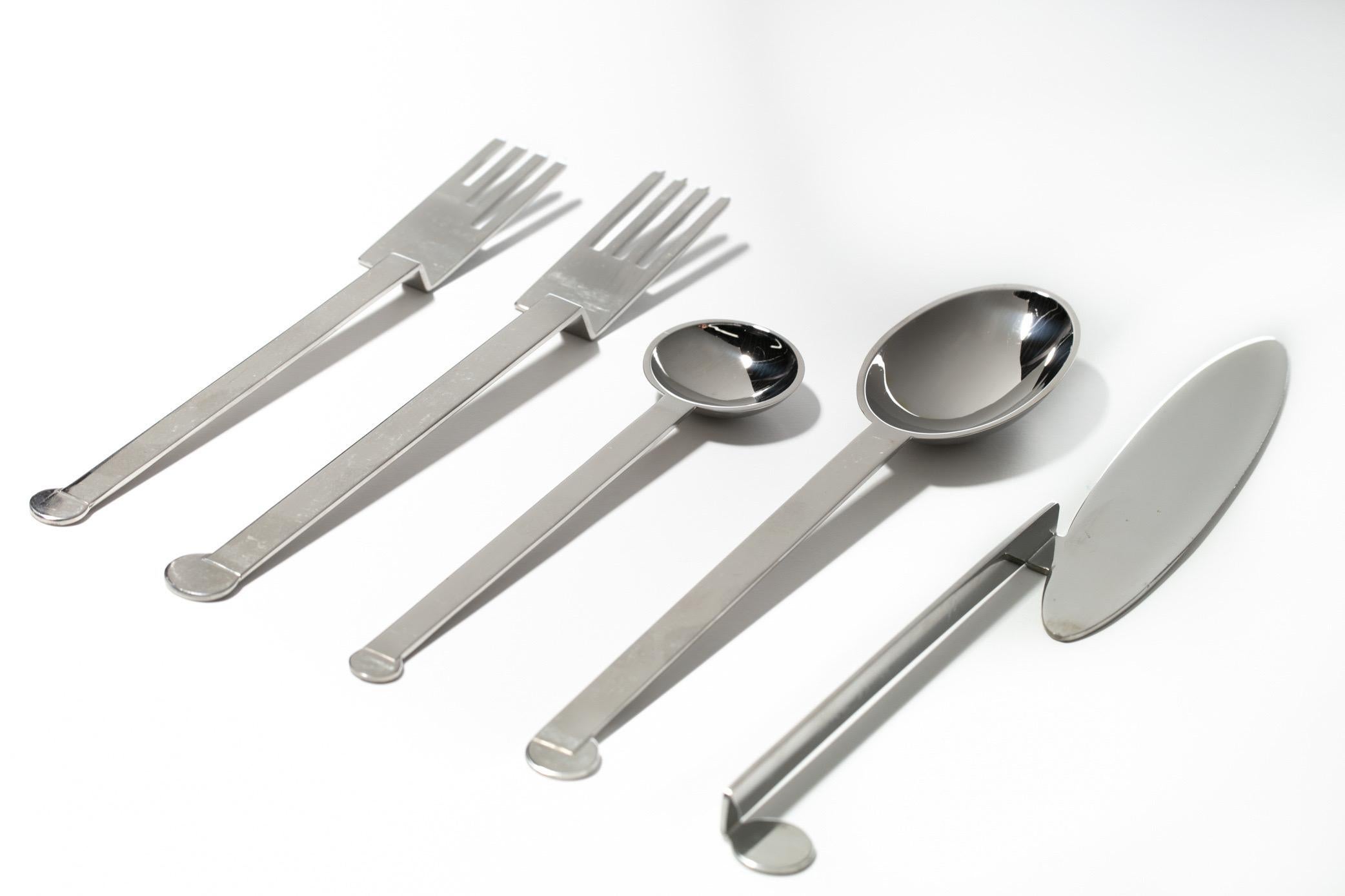 Xum pattern Bissell and Wilhite (Japan) Post Modern Design stainless steel flatware c. 1990. Flatware set of 50 pieces total - 5 piece place setting for 10. With its modern lines and geometric handles, this stainless steel flatware pattern is a