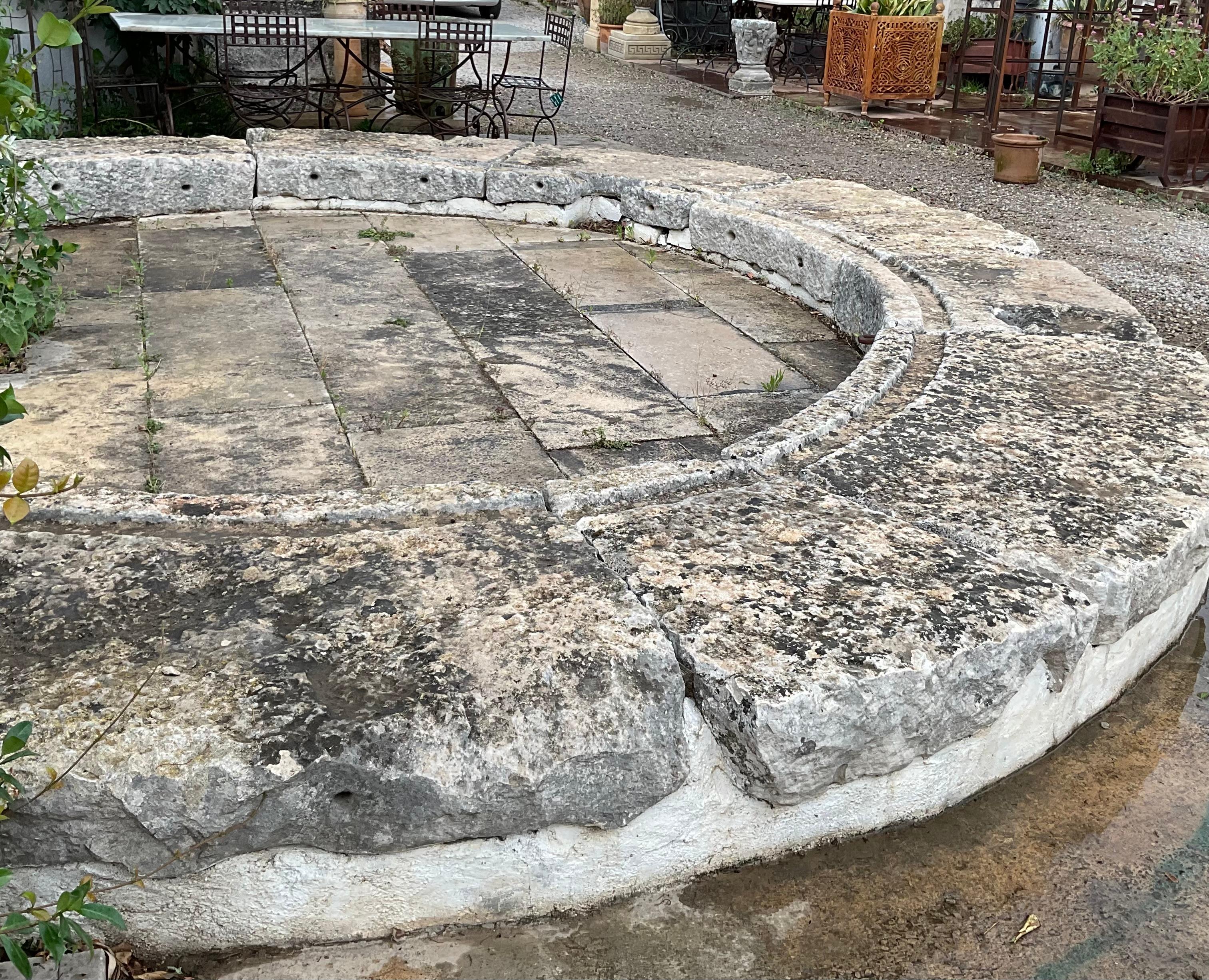 Corona de molino del siglo Xvııı en venta 2