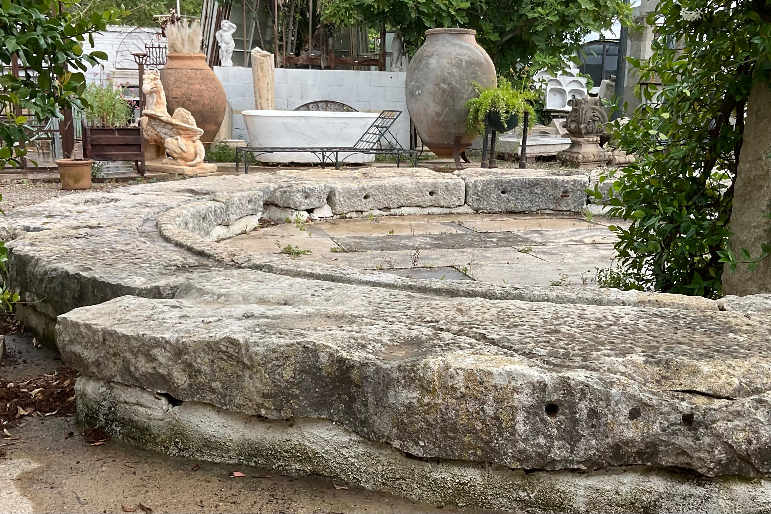 Corona de molino del siglo Xvııı Caliza en venta