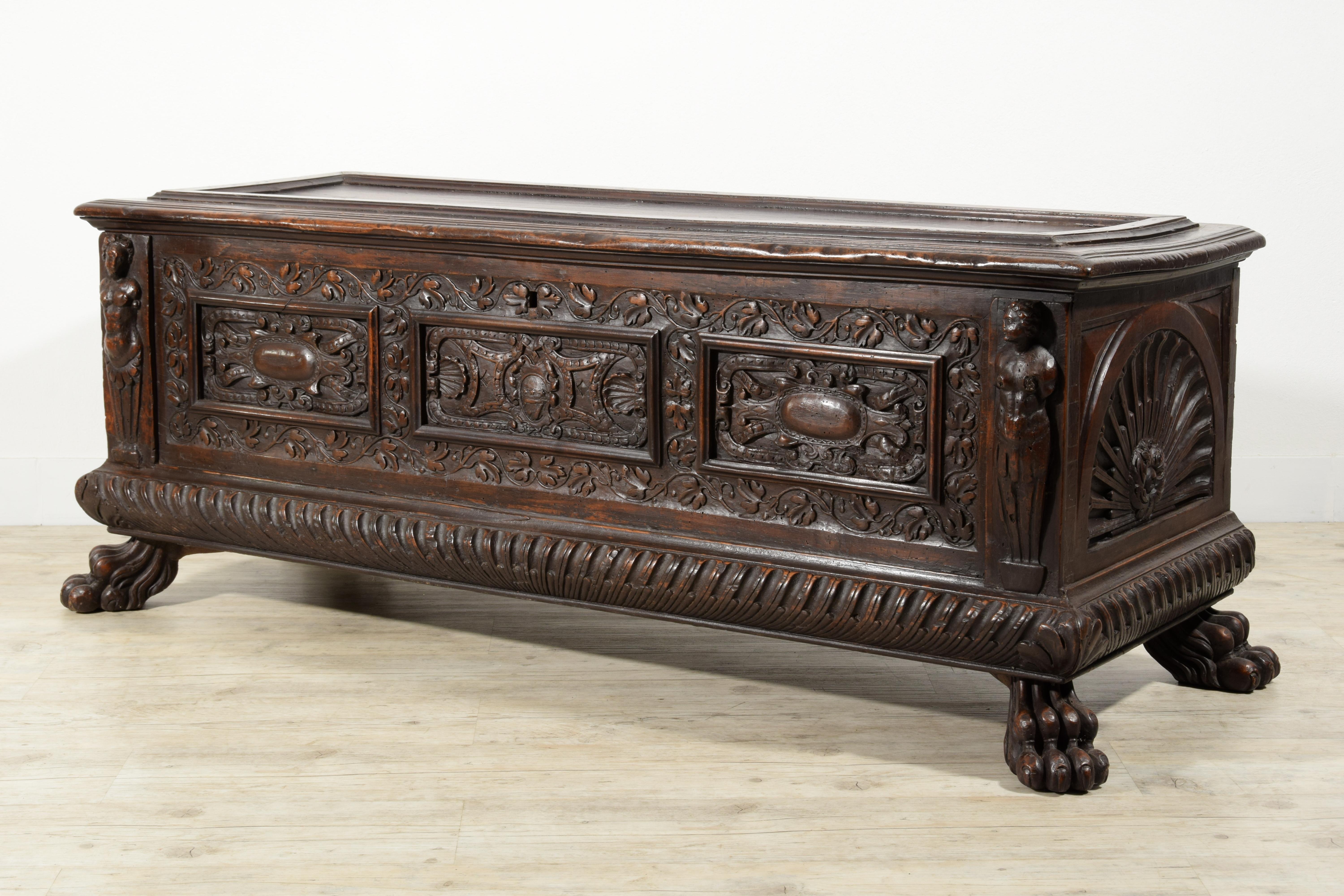 XVI Century, Italian Renaissance Wood Chest For Sale 10