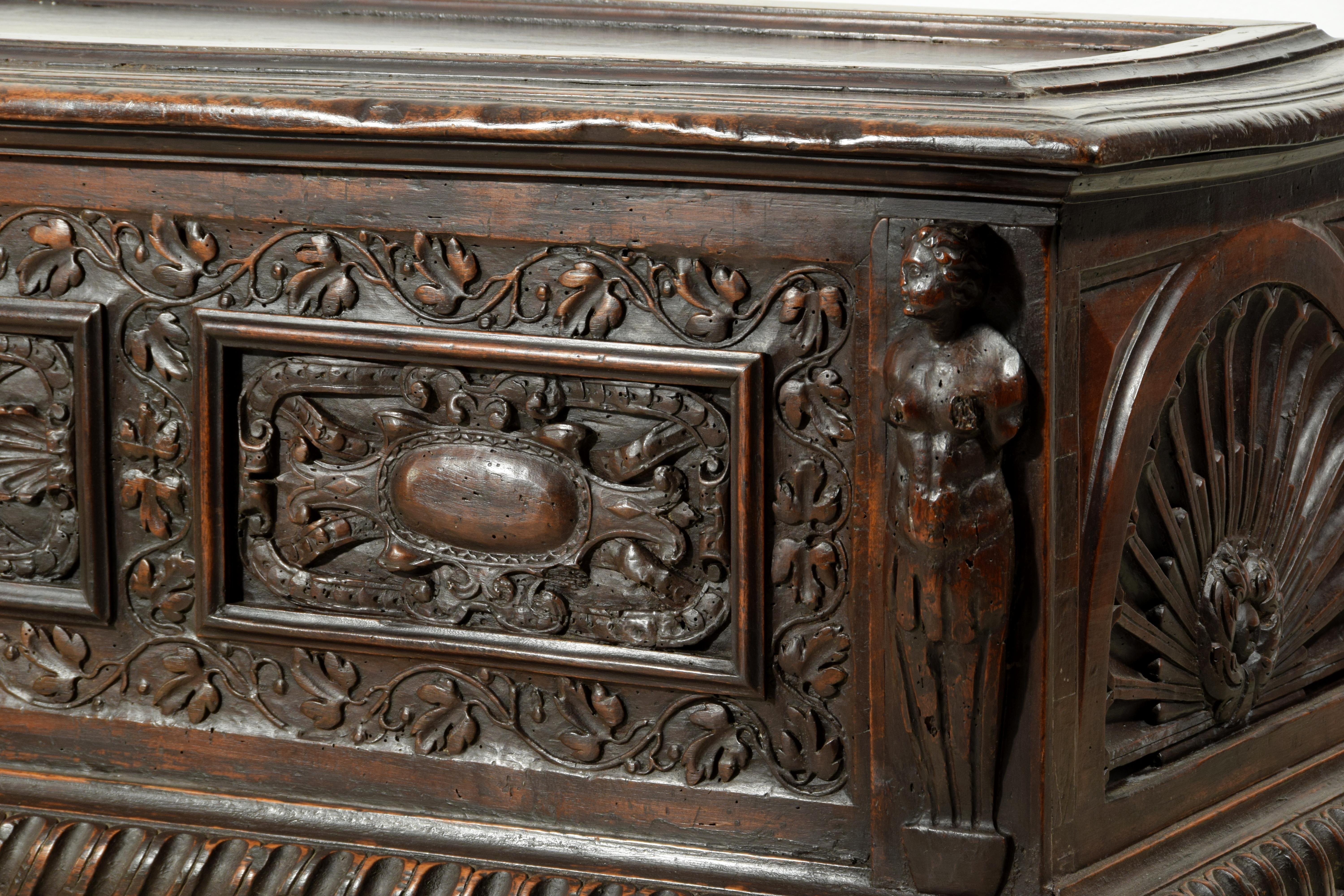 Coffre en bois de la Renaissance italienne du XVIe siècle en vente 12