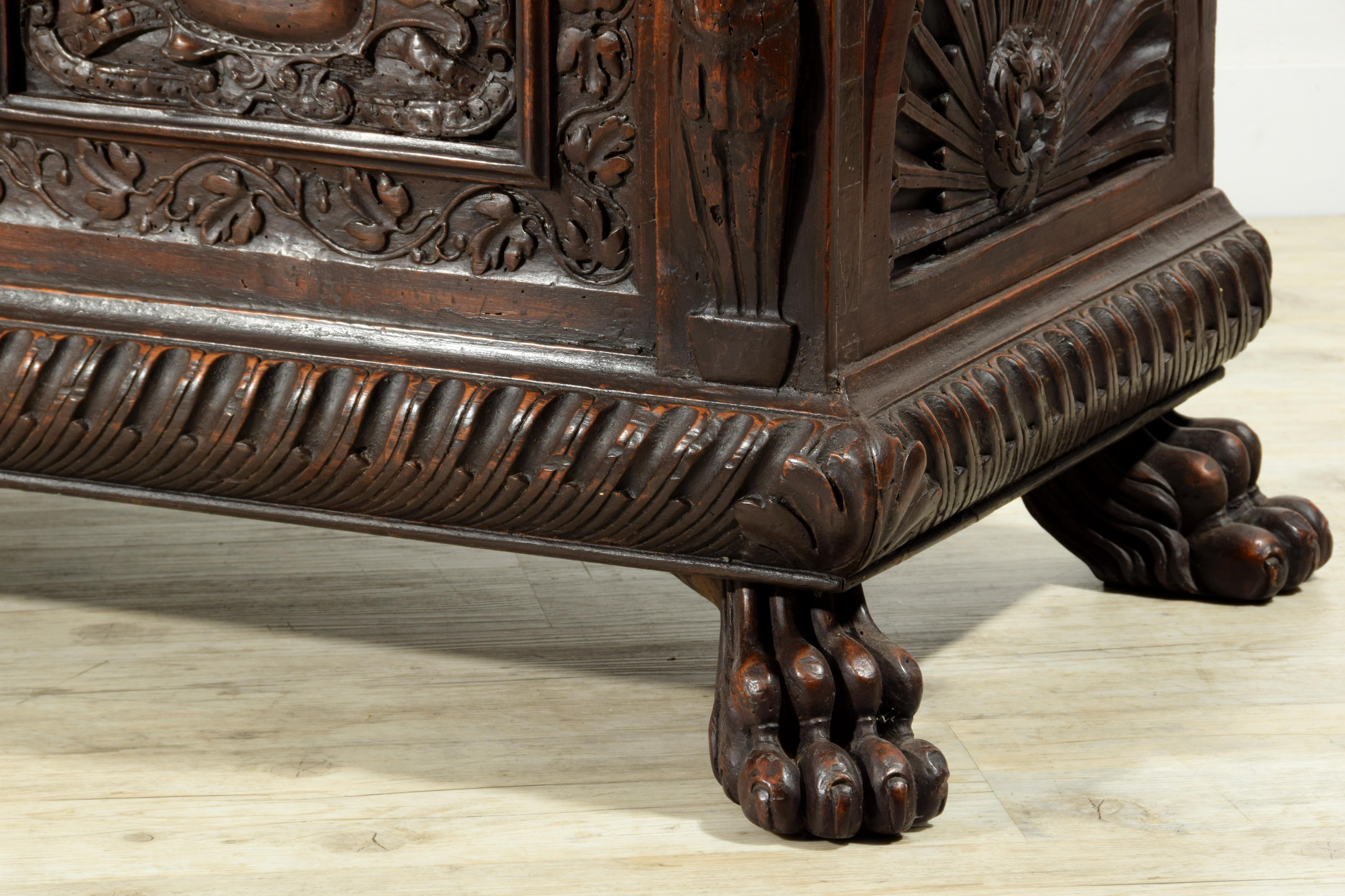 Coffre en bois de la Renaissance italienne du XVIe siècle en vente 13