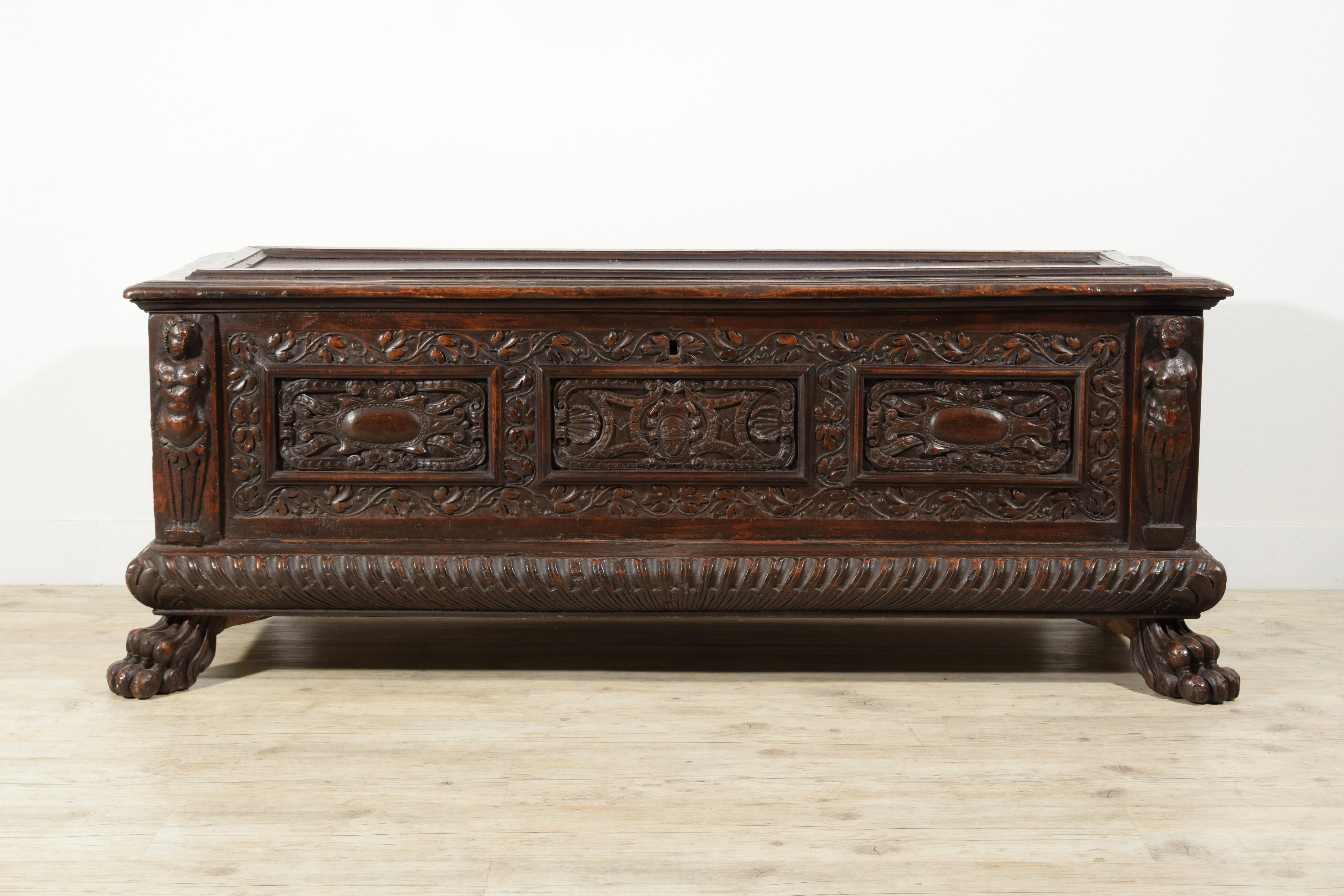 XVI Century, Italian Renaissance Wood Chest For Sale 1