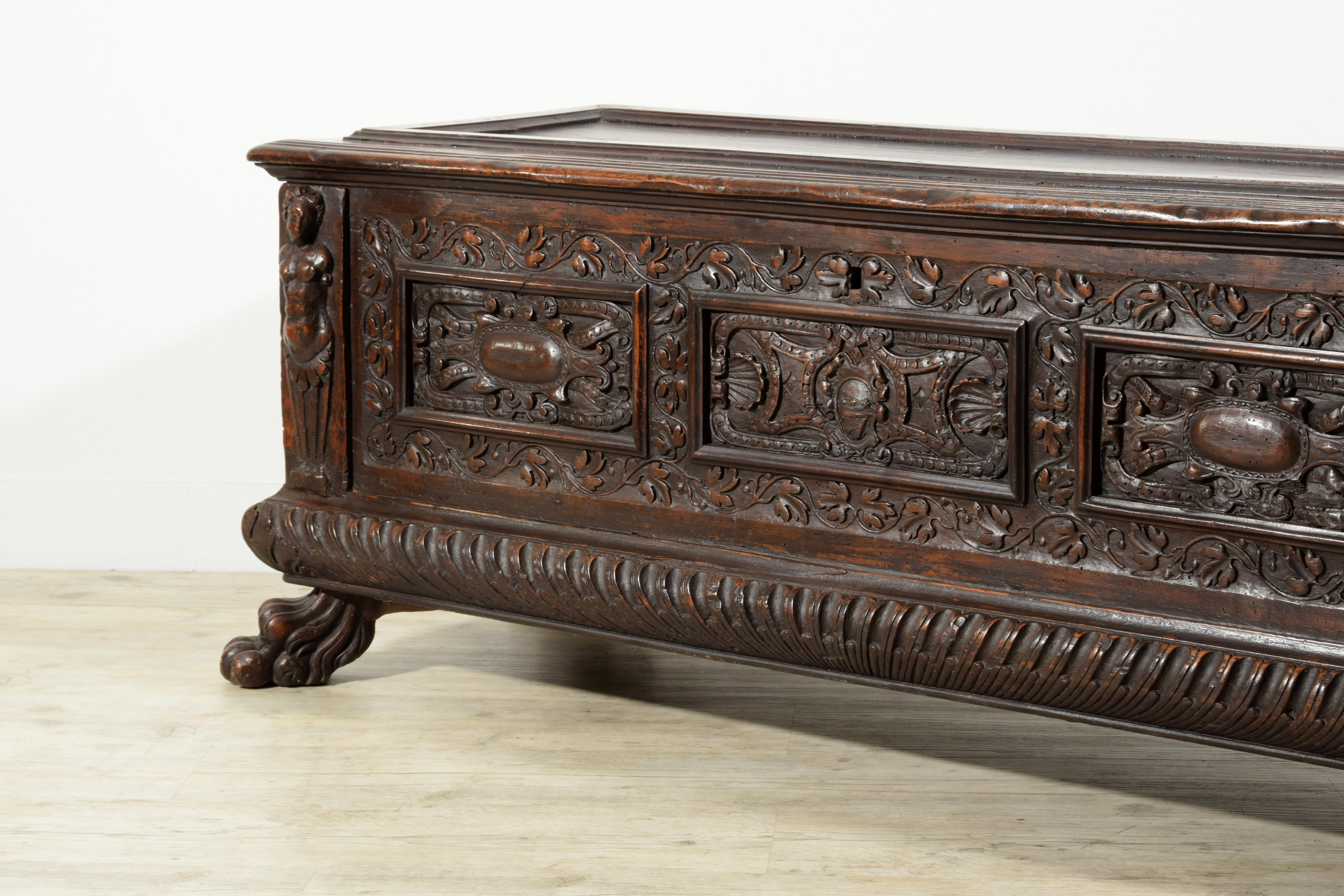 XVI Century, Italian Renaissance Wood Chest For Sale 3