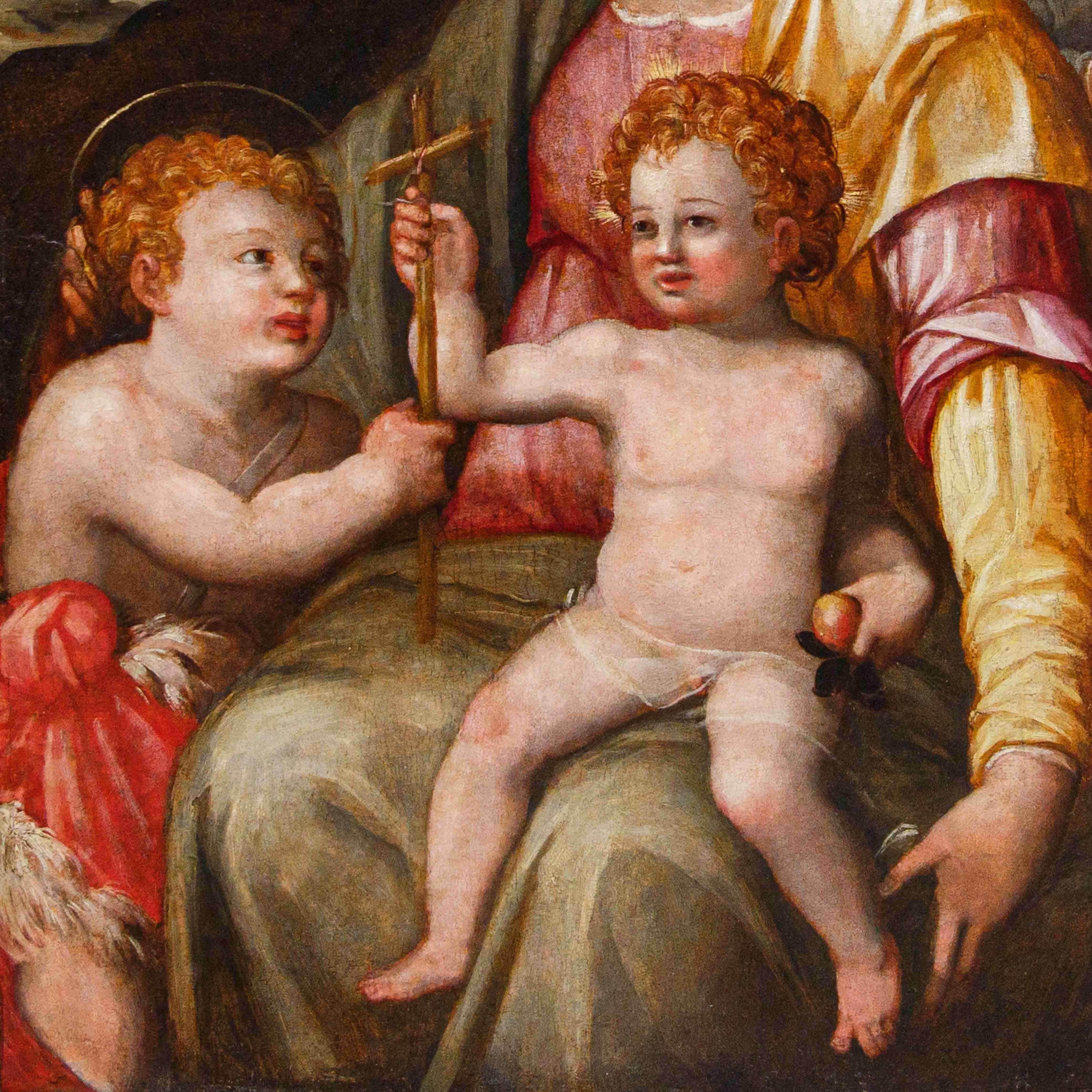 16. Jahrhundert, toskanische Schule

Heilige Familie mit dem heiligen Johannes

Öl auf Platte, 82x71 cm

Gerahmt, 92x81 cm

Der Begriff maniera, der in der Toskana bereits im 15. Jahrhundert gebräuchlich war, erhielt in den Lebensläufen von Giorgio