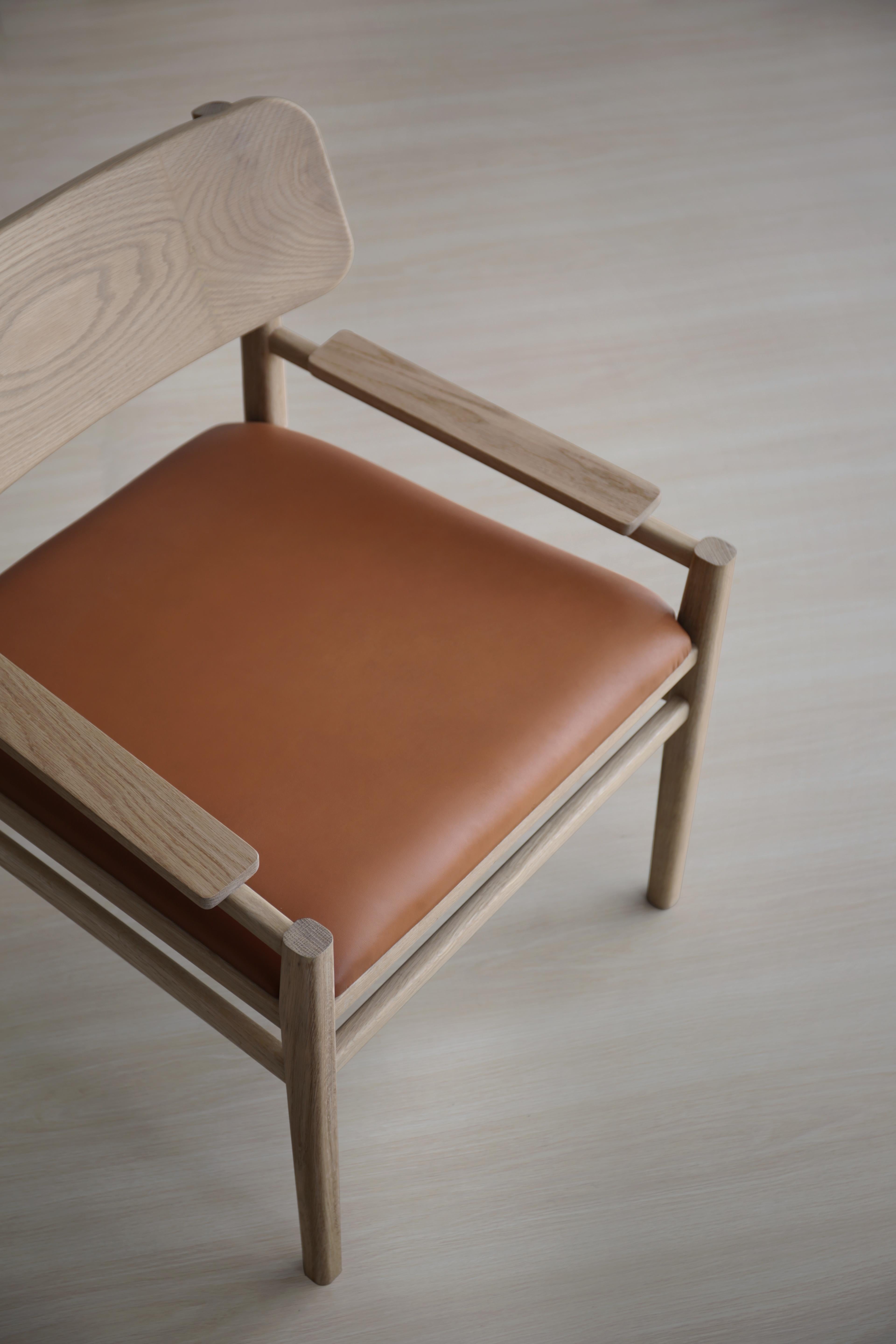 Noviembre XI Lounge Chair in Oak Wood with Leather Seat by Joel Escalona (21. Jahrhundert und zeitgenössisch)