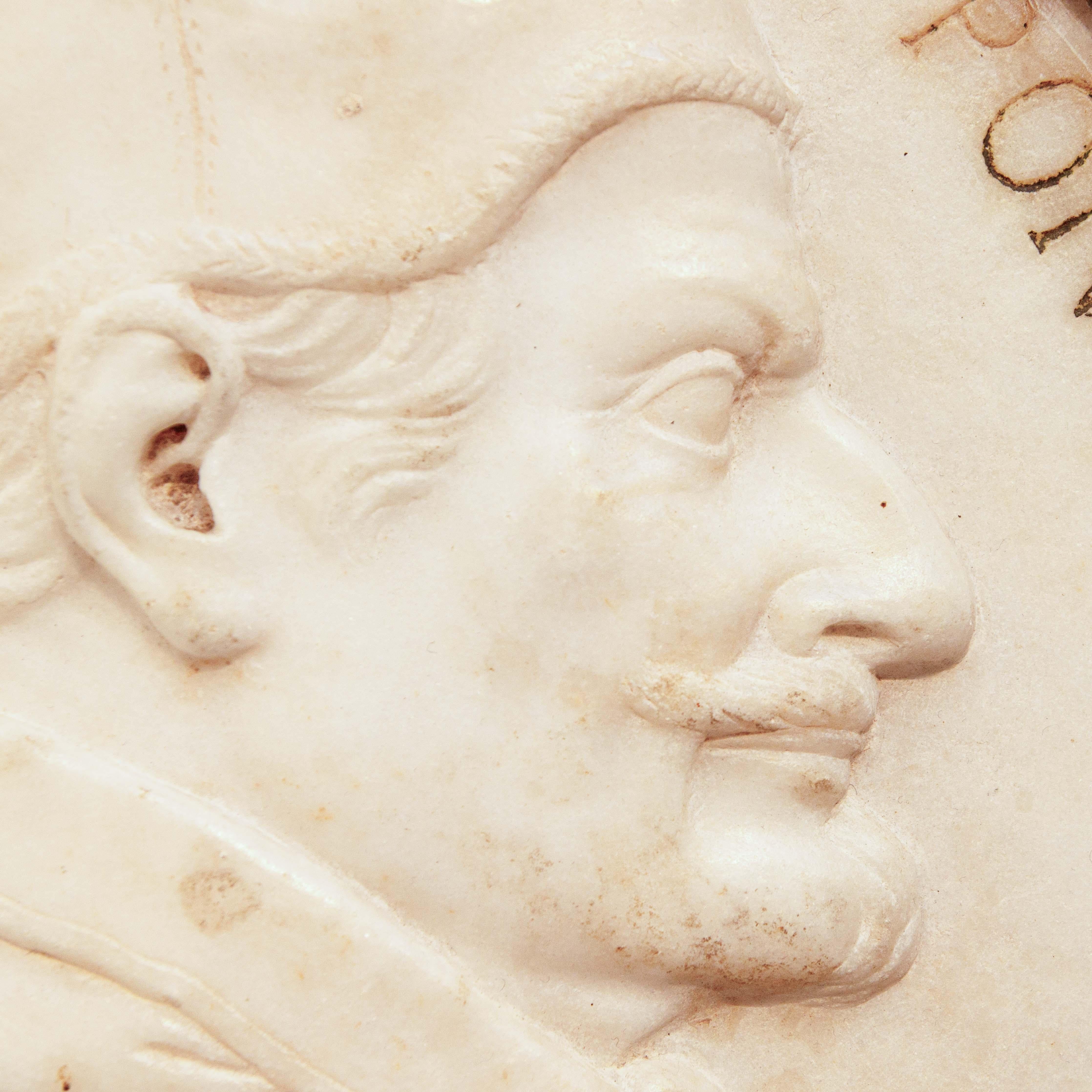 18th Century and Earlier XVII secolo, Rilievi in marmo  raffiguranti papa Innocenzo XI e Pio V  en vente