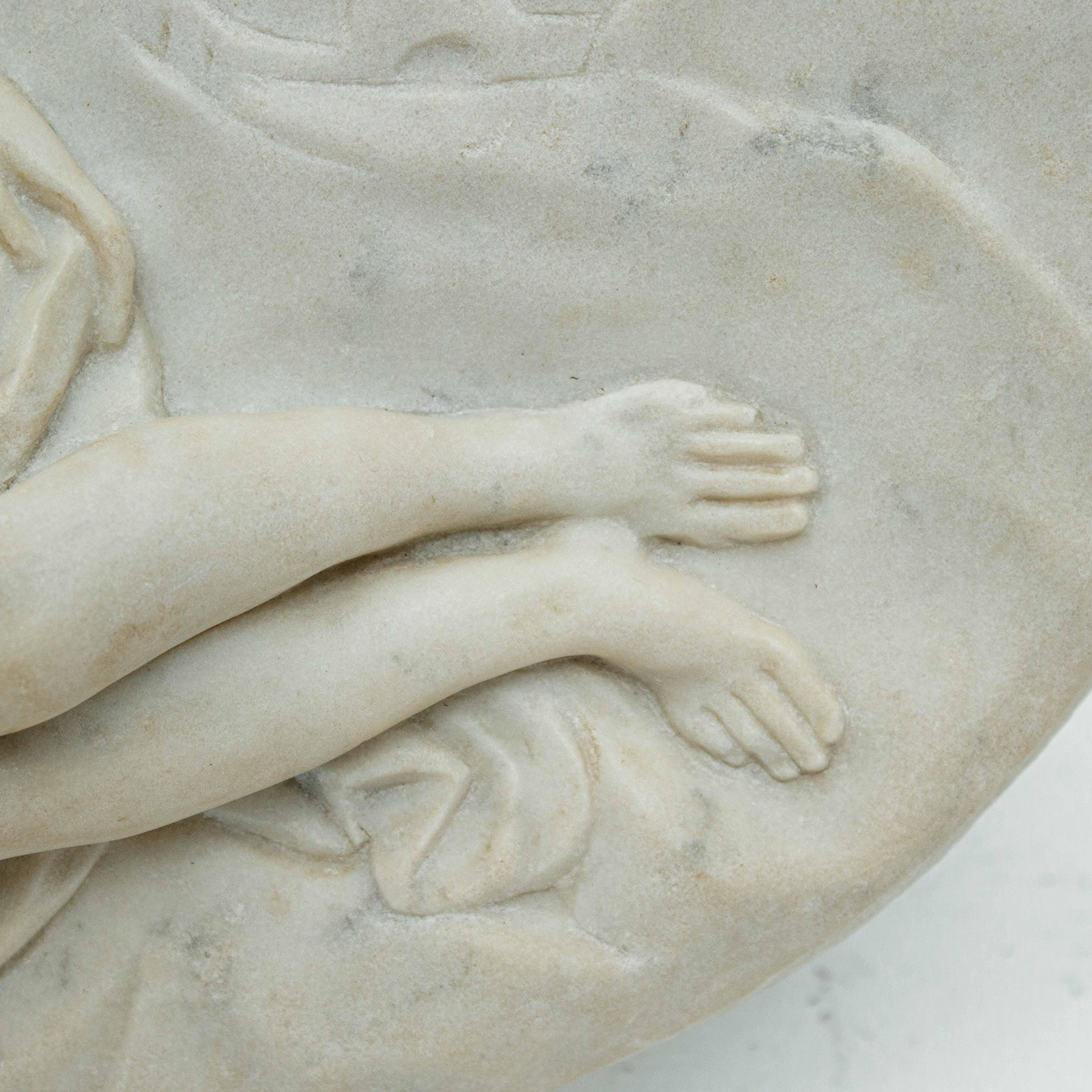 XVII Secolo Venere Dormiente E Cupido in Marmo In Good Condition In Milan, IT