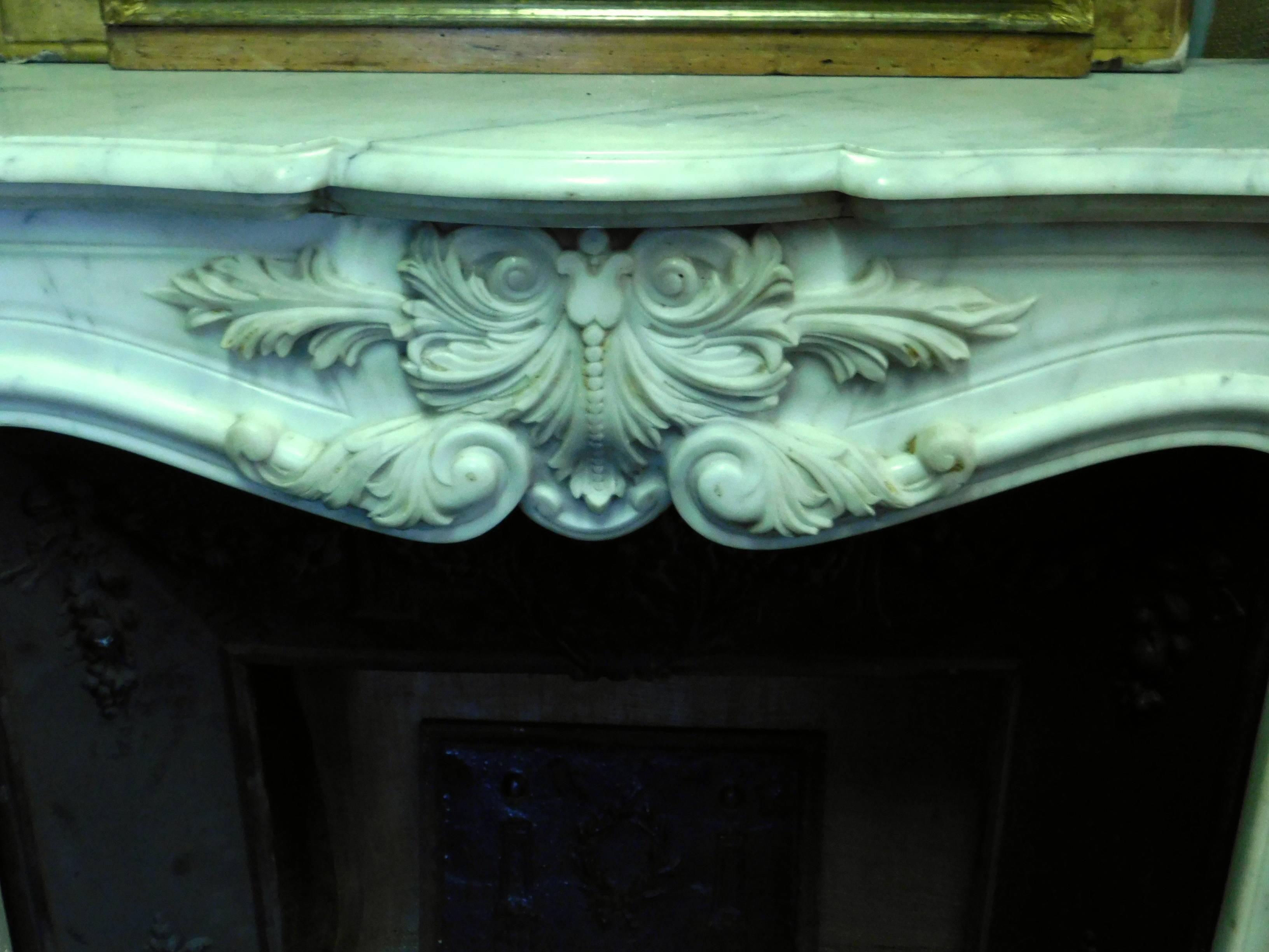 18th Century Antique Carrara Fireplace Mantel In Good Condition In Cuneo, Italy (CN)