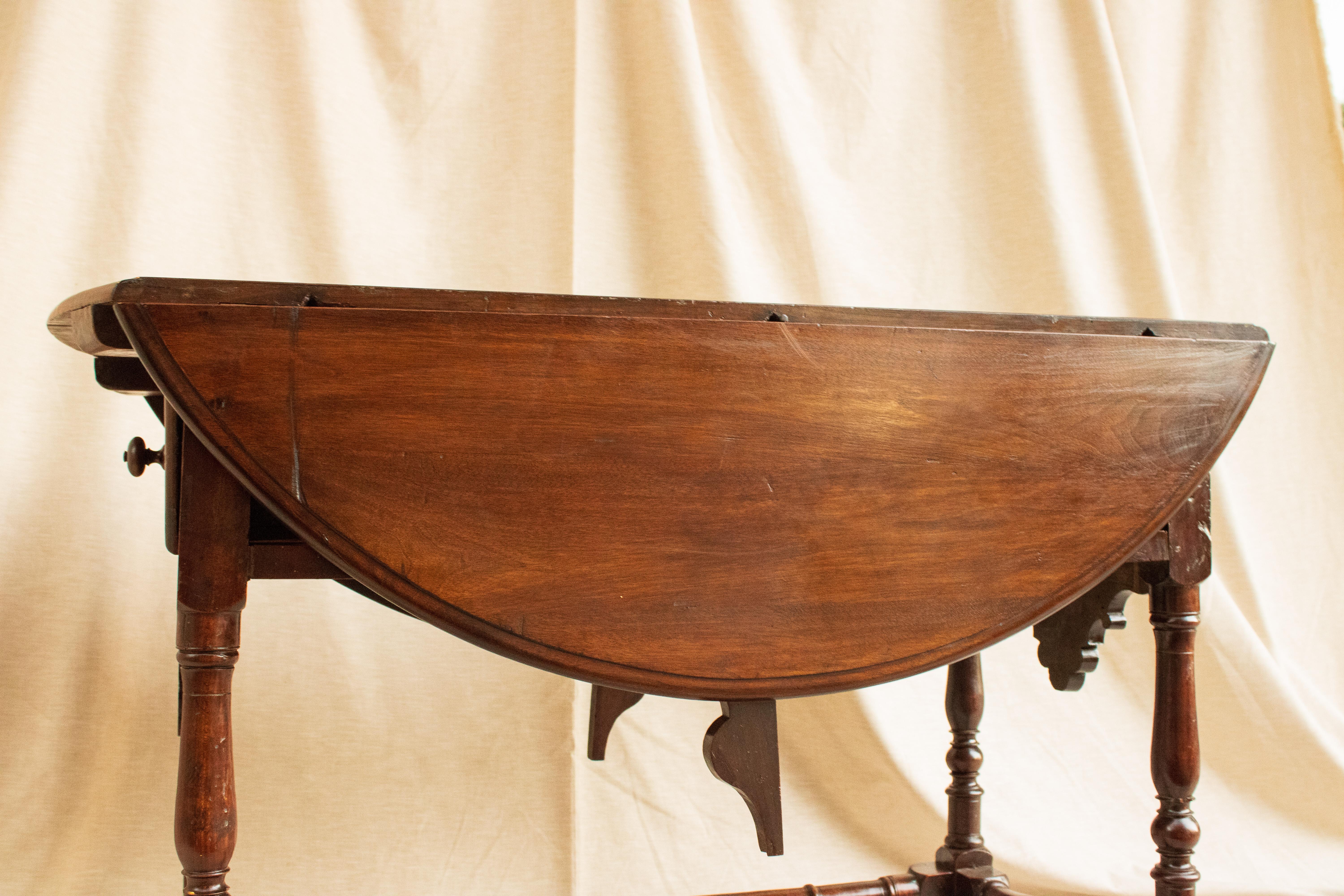 Spanish XVIII Century Fine Wood Table w/Wings and Two Drawers - Spain 1790 For Sale