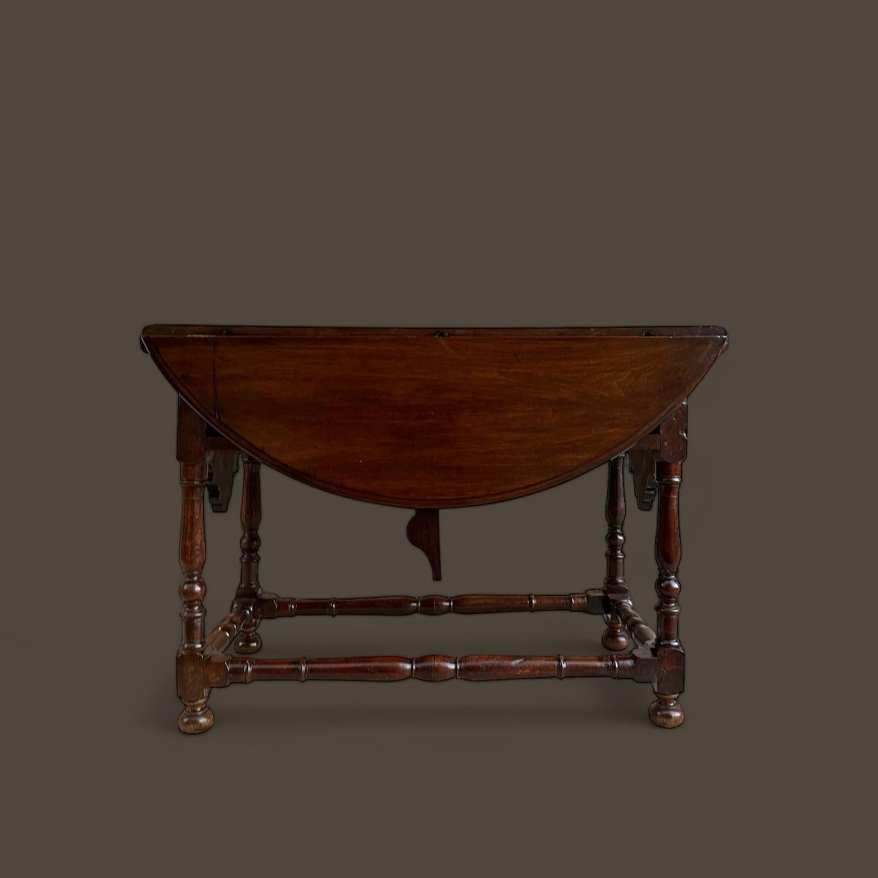 XVIII Century Fine Wood Table w/Wings and Two Drawers - Spain 1790 For Sale 1