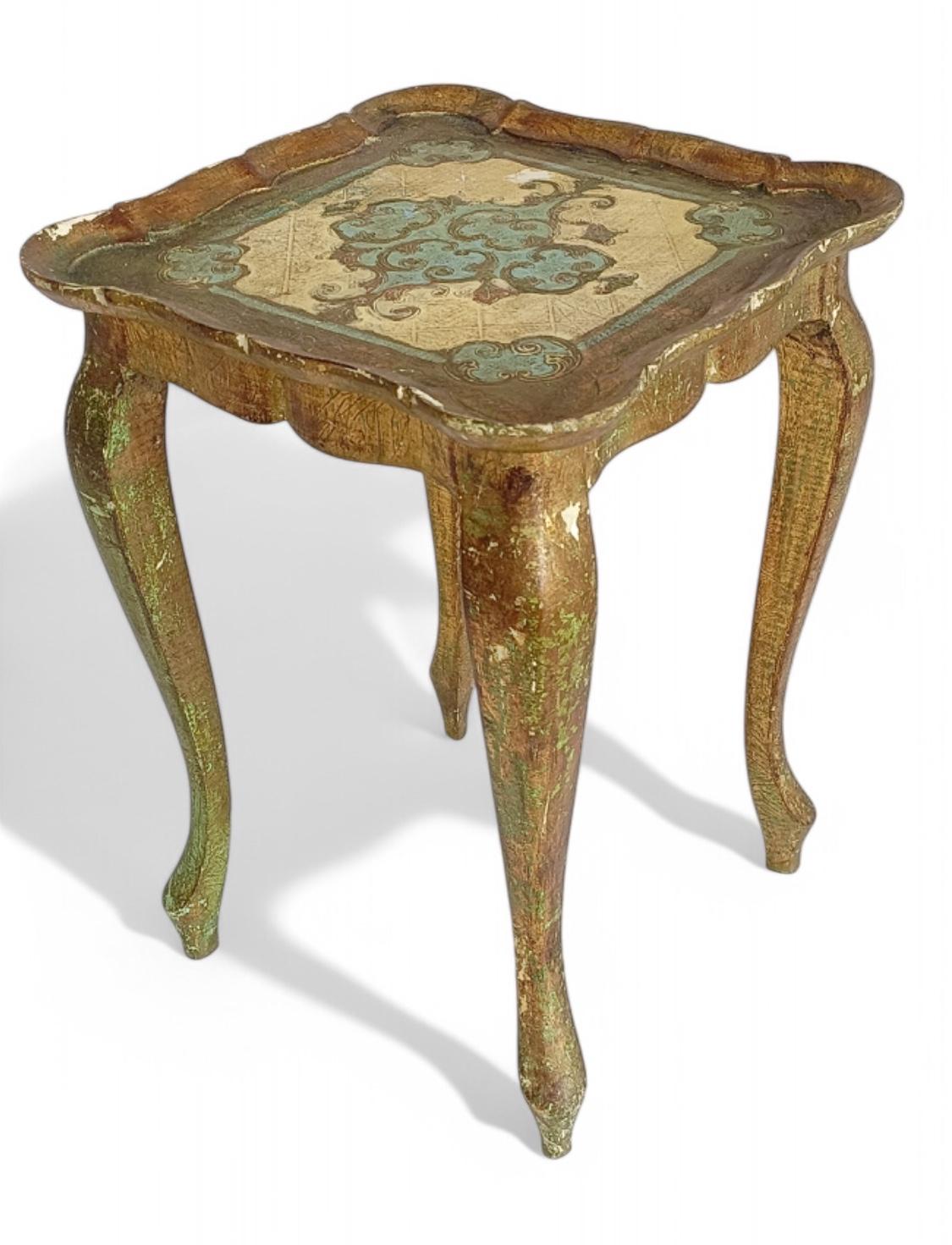 XVIII secolo Stile Florentine Rococò Revival  Tavolino d'angolo italiano dorato in vendita 4