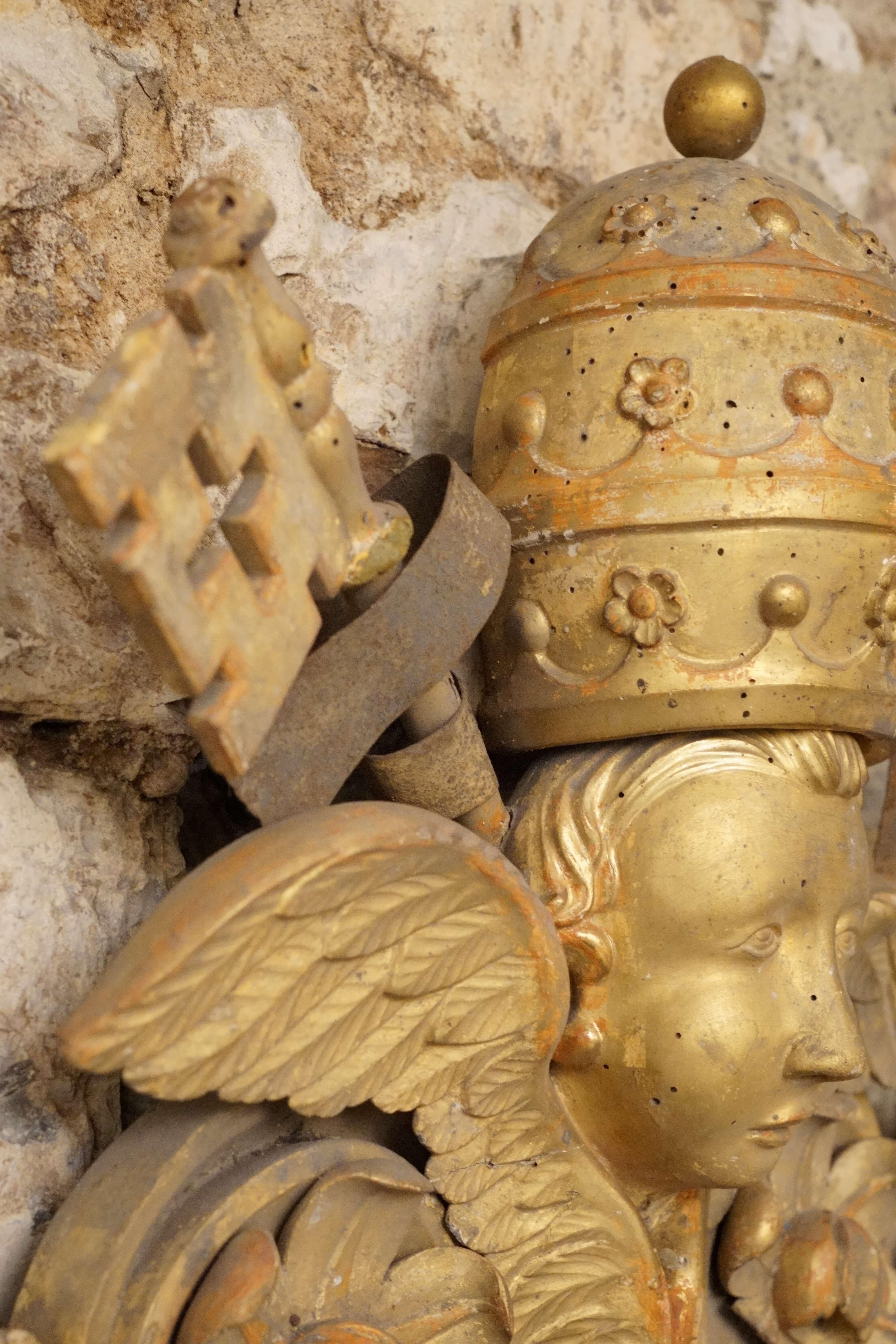 Gilt XVIII secolo Legno Dorato Fregio Stemma Papale Ferro forgiato Italia