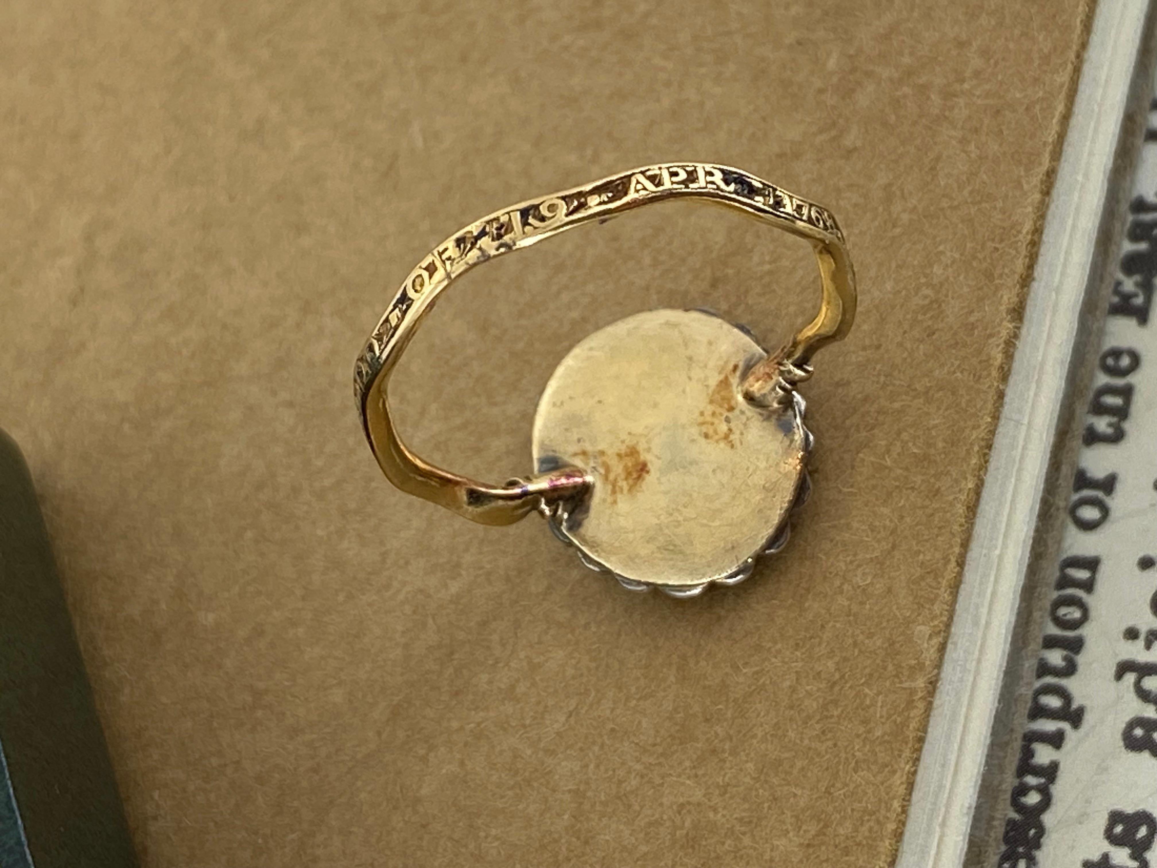 XVIIIc c1768 Or 22K, diamant taille ancienne Bague Memento Mori en mémoire de WM Rudd. Unisexe en vente
