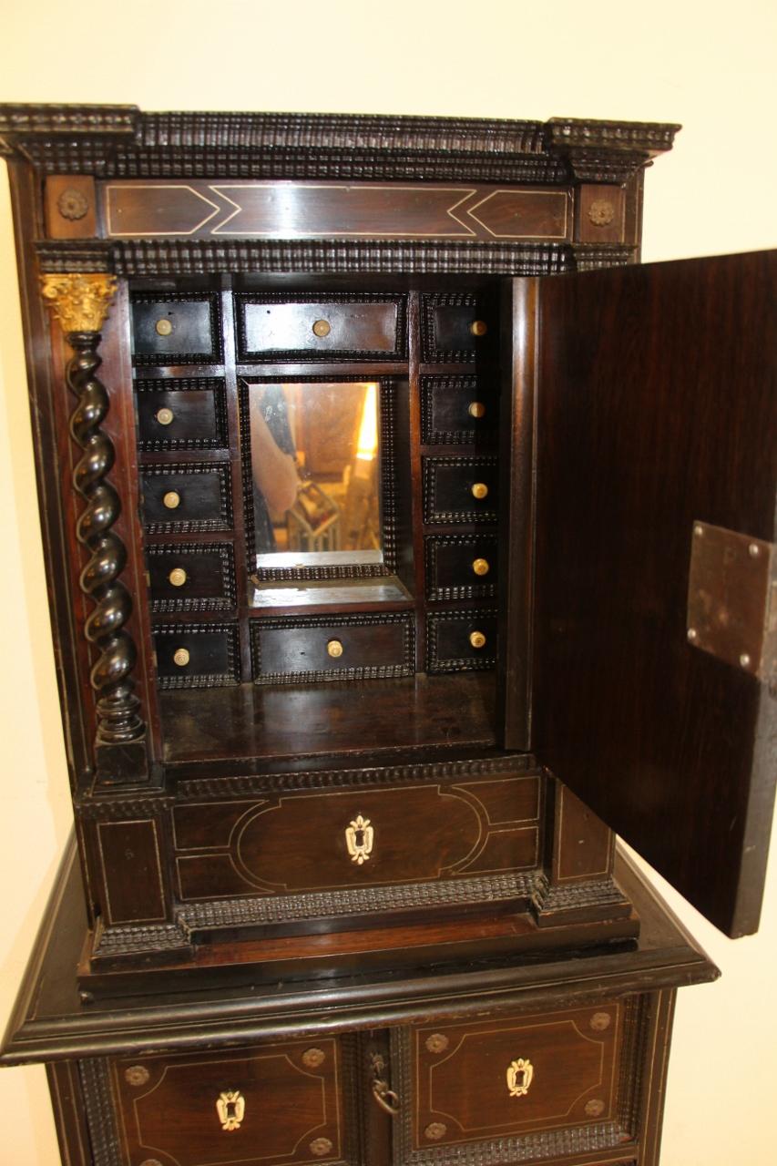 17th Century Cabinet in Rosewood and Tin Fillet For Sale 8