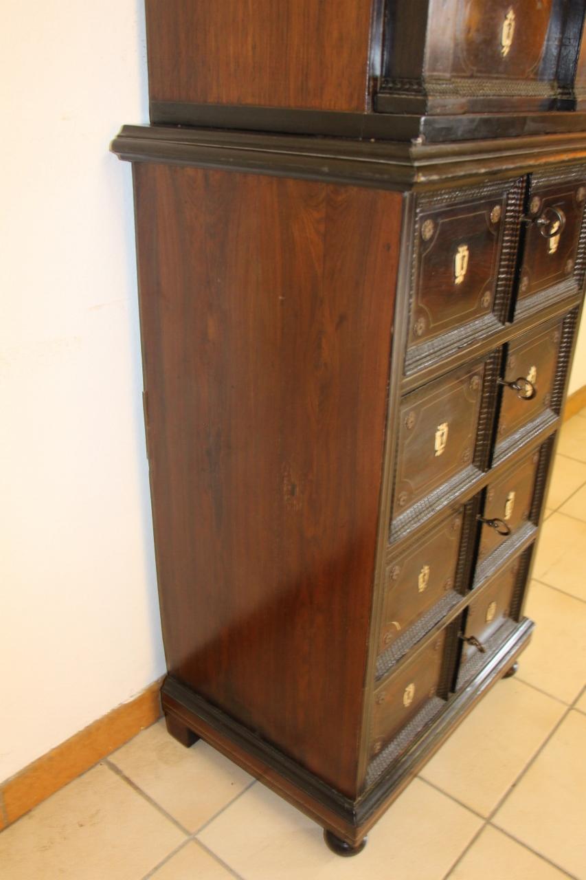 17th Century Cabinet in Rosewood and Tin Fillet For Sale 4