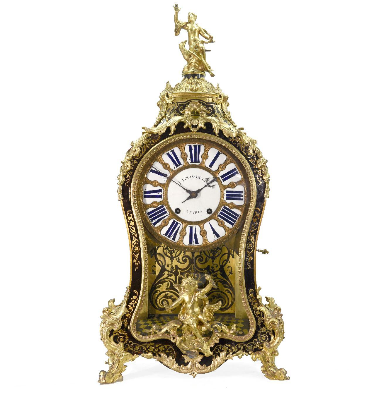 Cartel from the Louis XV period in brown tortoiseshell and inlaid with brass signed in enamel Jean Louis Delisle in Paris and on the movement, strikes the hours and half-hours revised by a watchmaker. its original console from the Louis XV