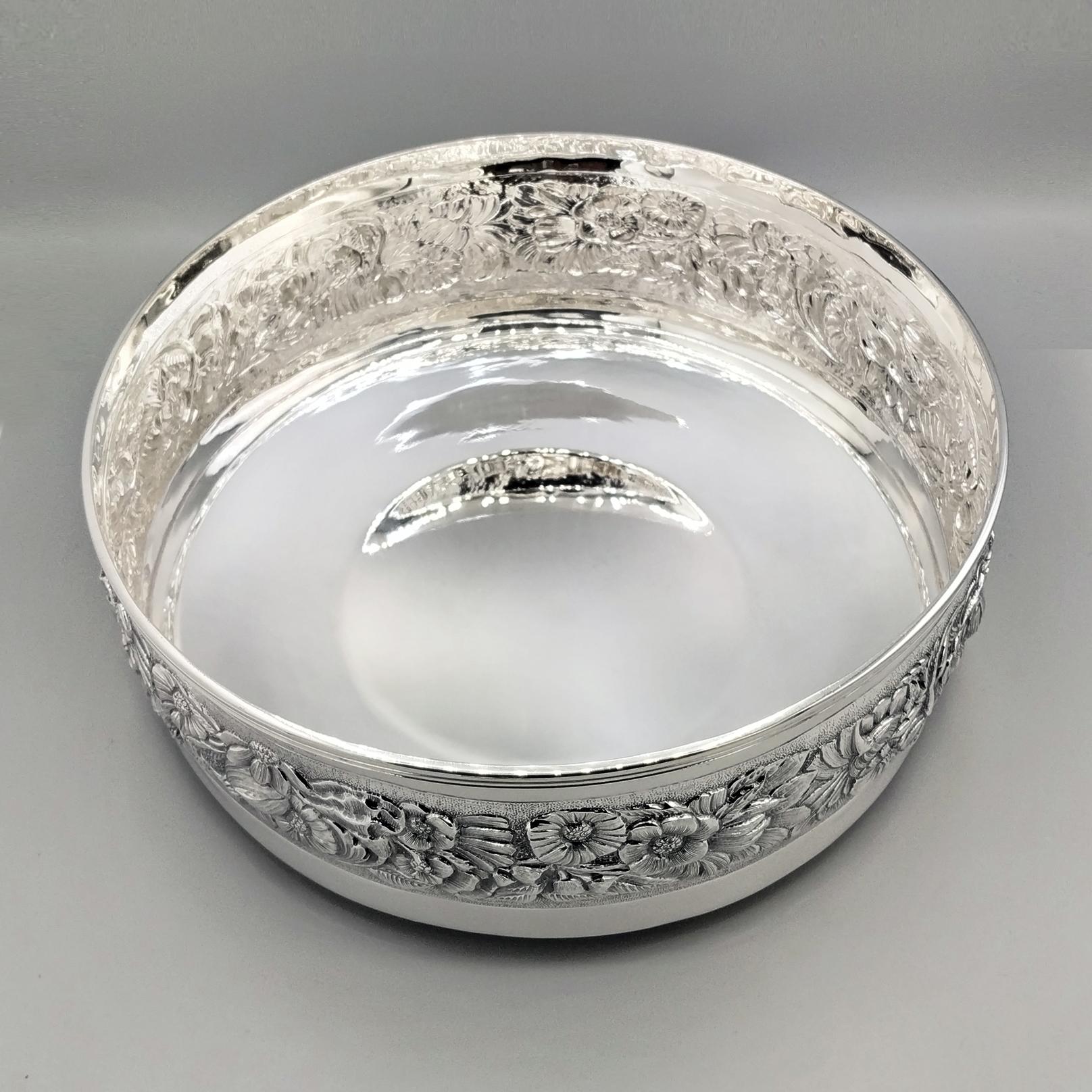 Centrotavola in argento 800 del XX secolo con fiori in rilievo in vendita 1