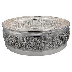 XX Century italian 800 Silver centerpiece with embossed flowers