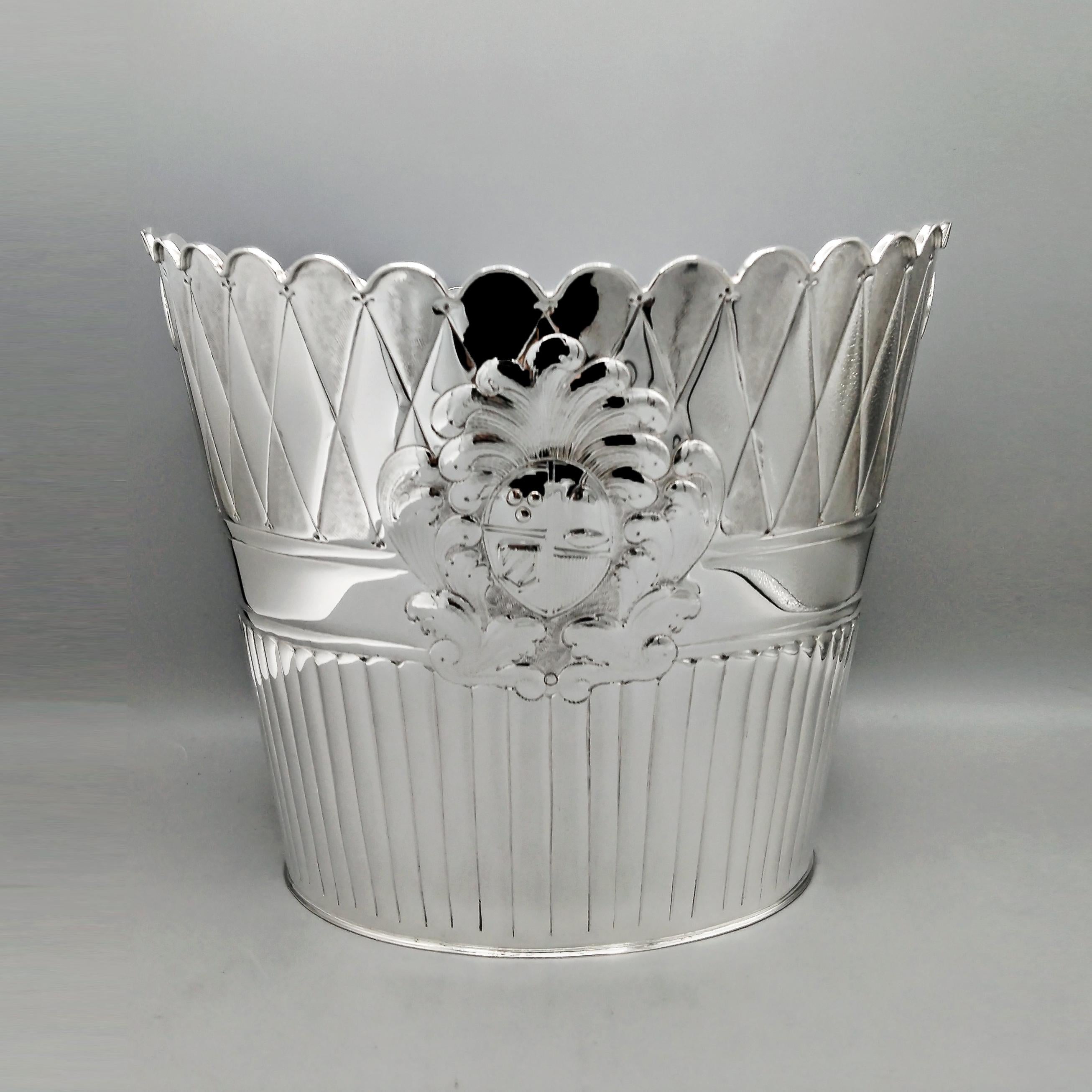 Cubo ovalado italiano del siglo XX de plata de ley maciza para chapagne Otro en venta