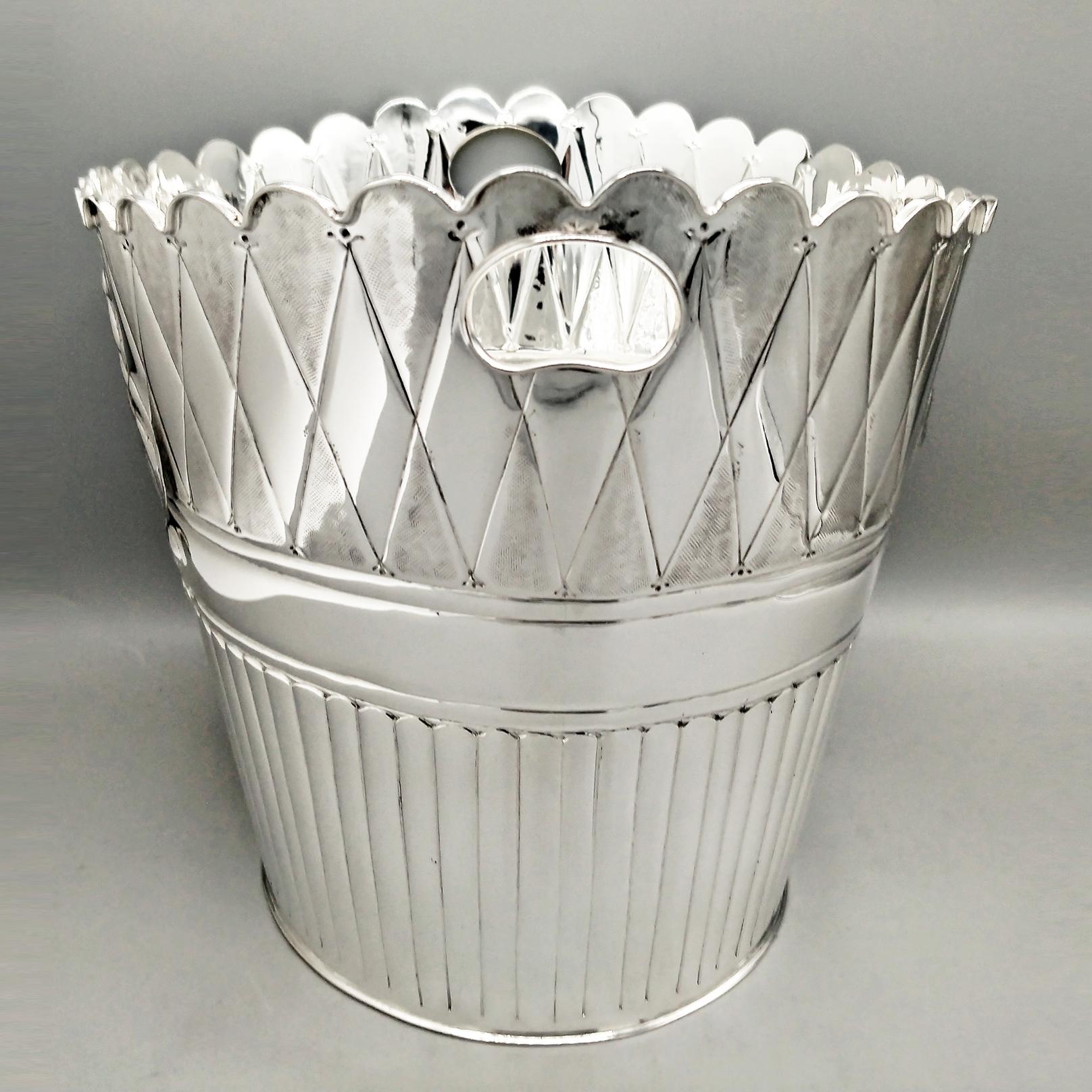 Cubo ovalado italiano del siglo XX de plata de ley maciza para chapagne Hecho a mano en venta