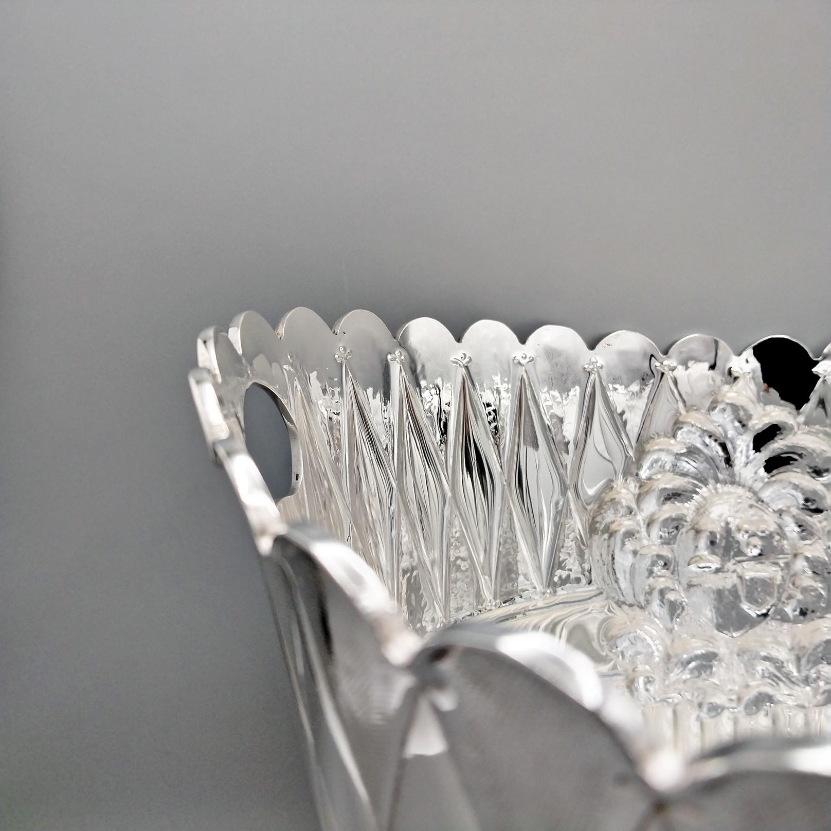 Cubo ovalado italiano del siglo XX de plata de ley maciza para chapagne en venta 1
