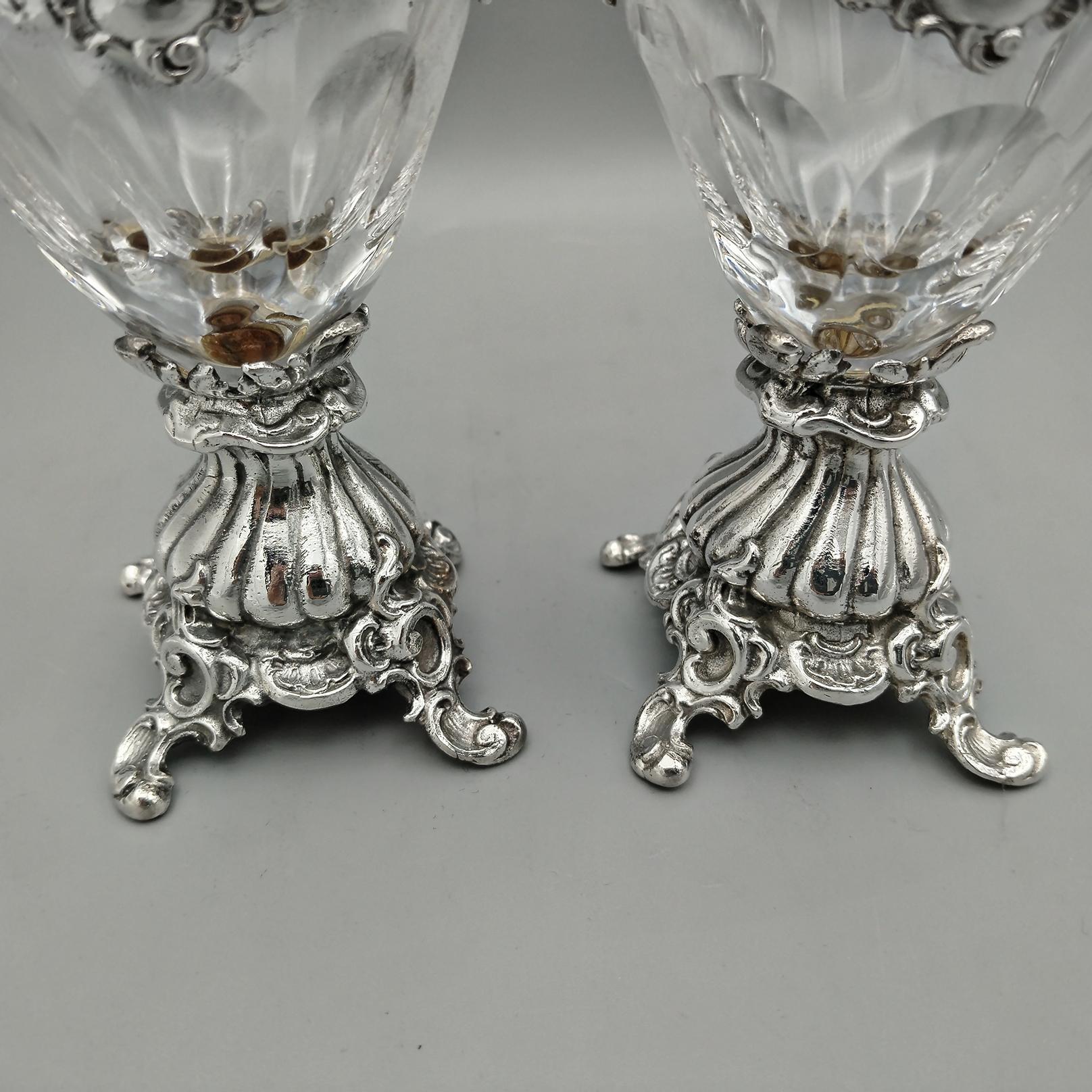 20e siècle italien  paire d'amphores en argent 800 et cristal en vente 4
