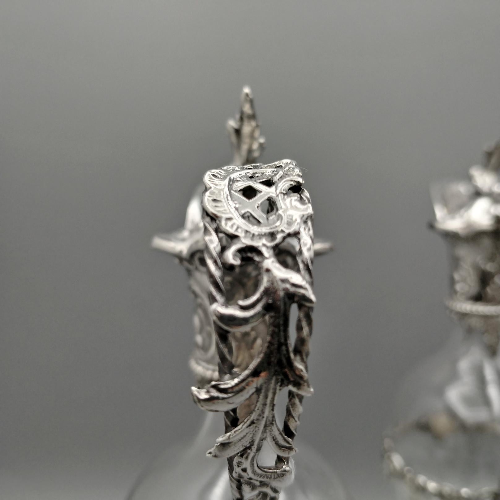 Late 20th Century 20e siècle italien  paire d'amphores en argent 800 et cristal en vente