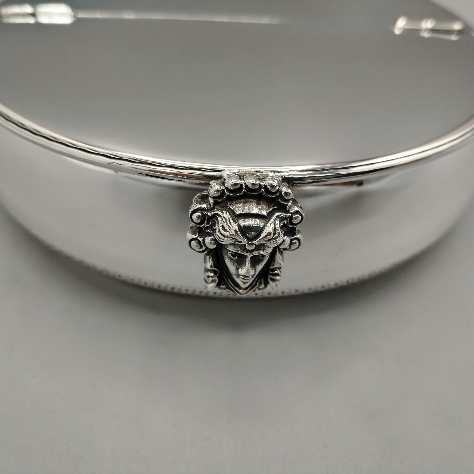 Cenicero italiano del siglo XX de plata 800 maciza con asa decorada Hecho a mano en venta