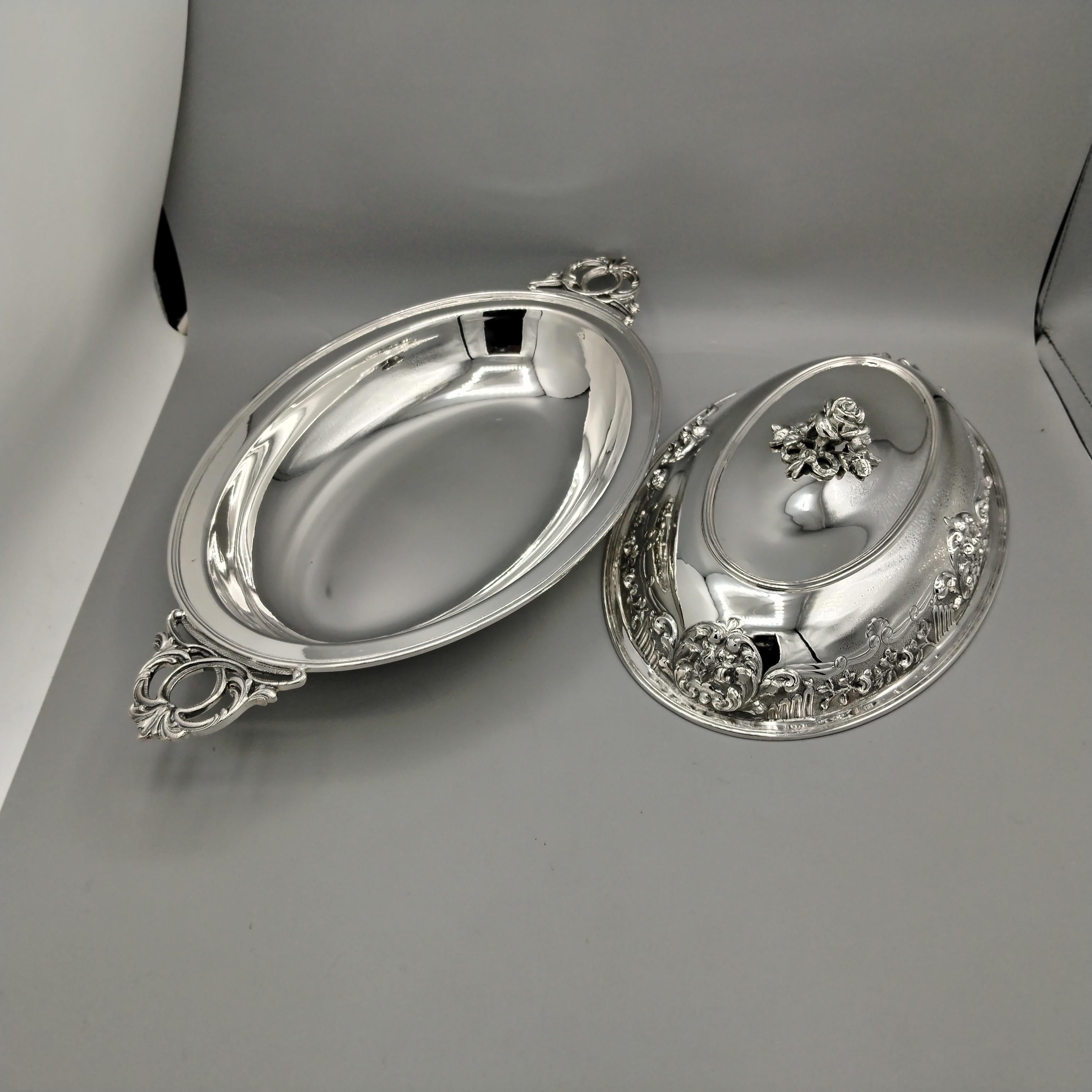 Plato para verduras estilo barroco en plata 800 maciza italiana del siglo XX con bandeja en venta 10