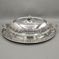 Plato para verduras estilo barroco en plata 800 maciza italiana del siglo XX con bandeja