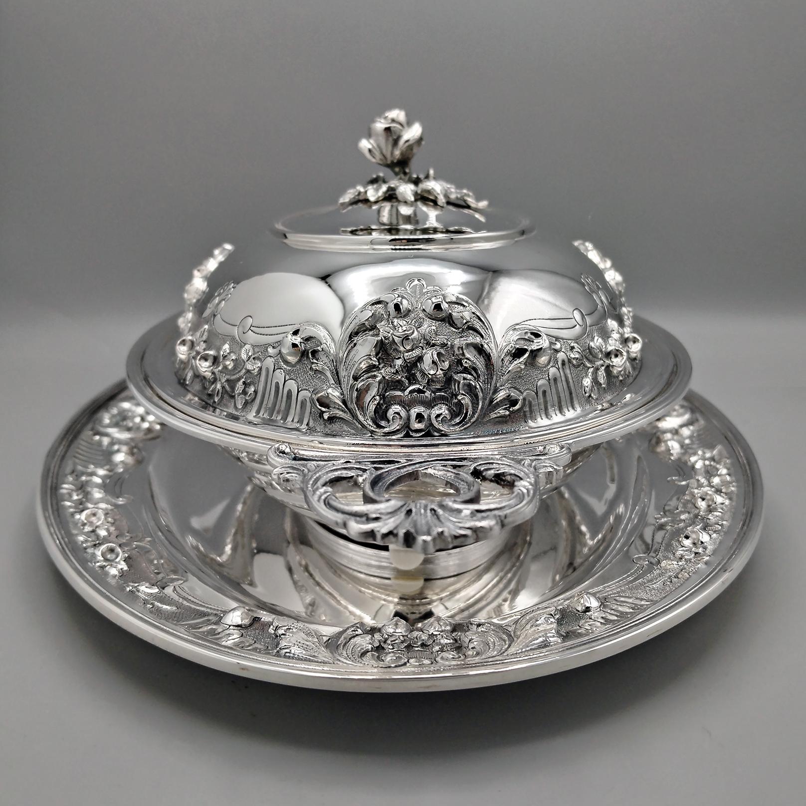 Plato para verduras estilo barroco en plata 800 maciza italiana del siglo XX con bandeja Forjado en venta
