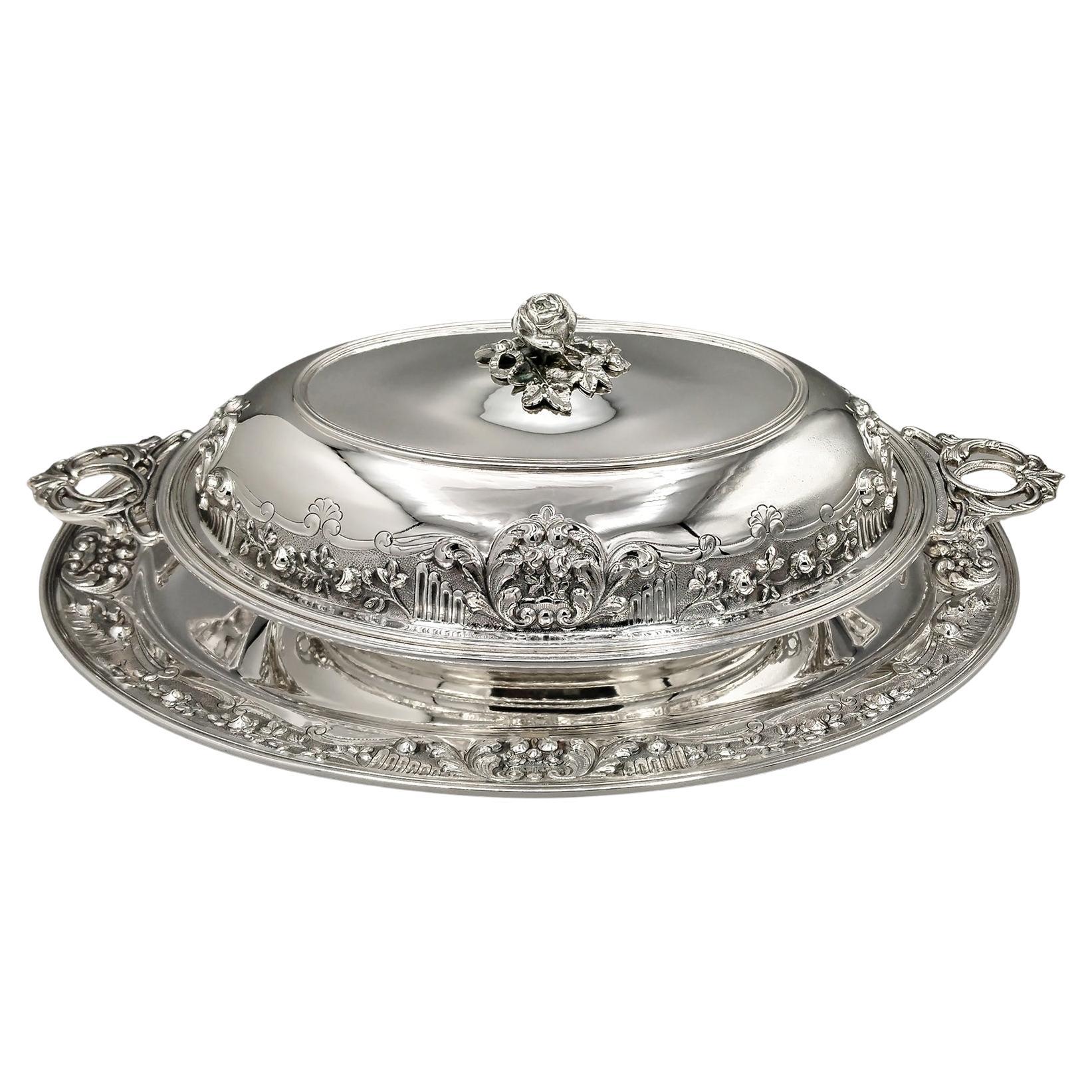 Plato para verduras estilo barroco en plata 800 maciza italiana del siglo XX con bandeja en venta