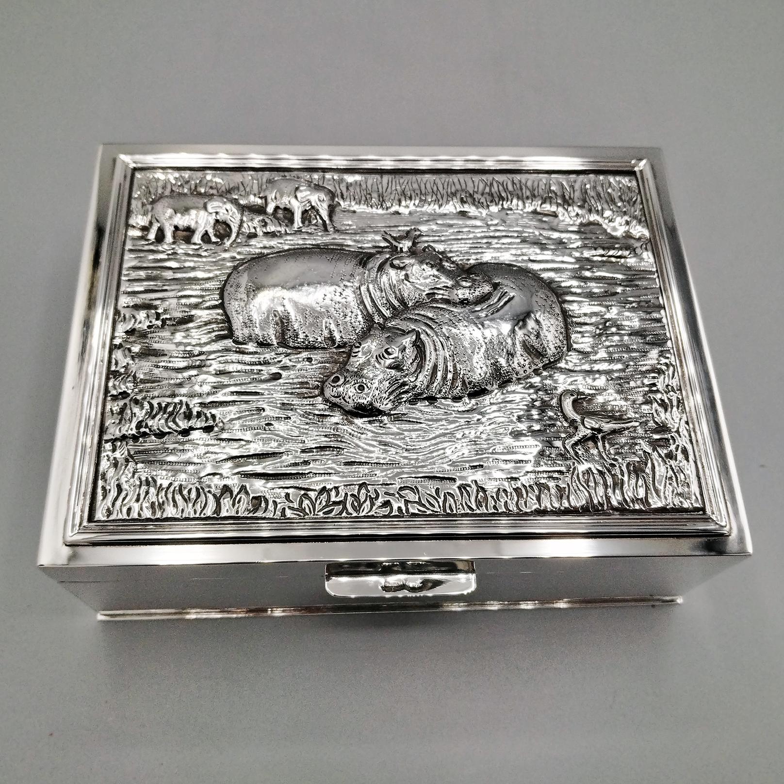 XX Century Italian Solid 800 Silver Decorative Box with Hippos Elephants Birds In Good Condition For Sale In VALENZA, IT