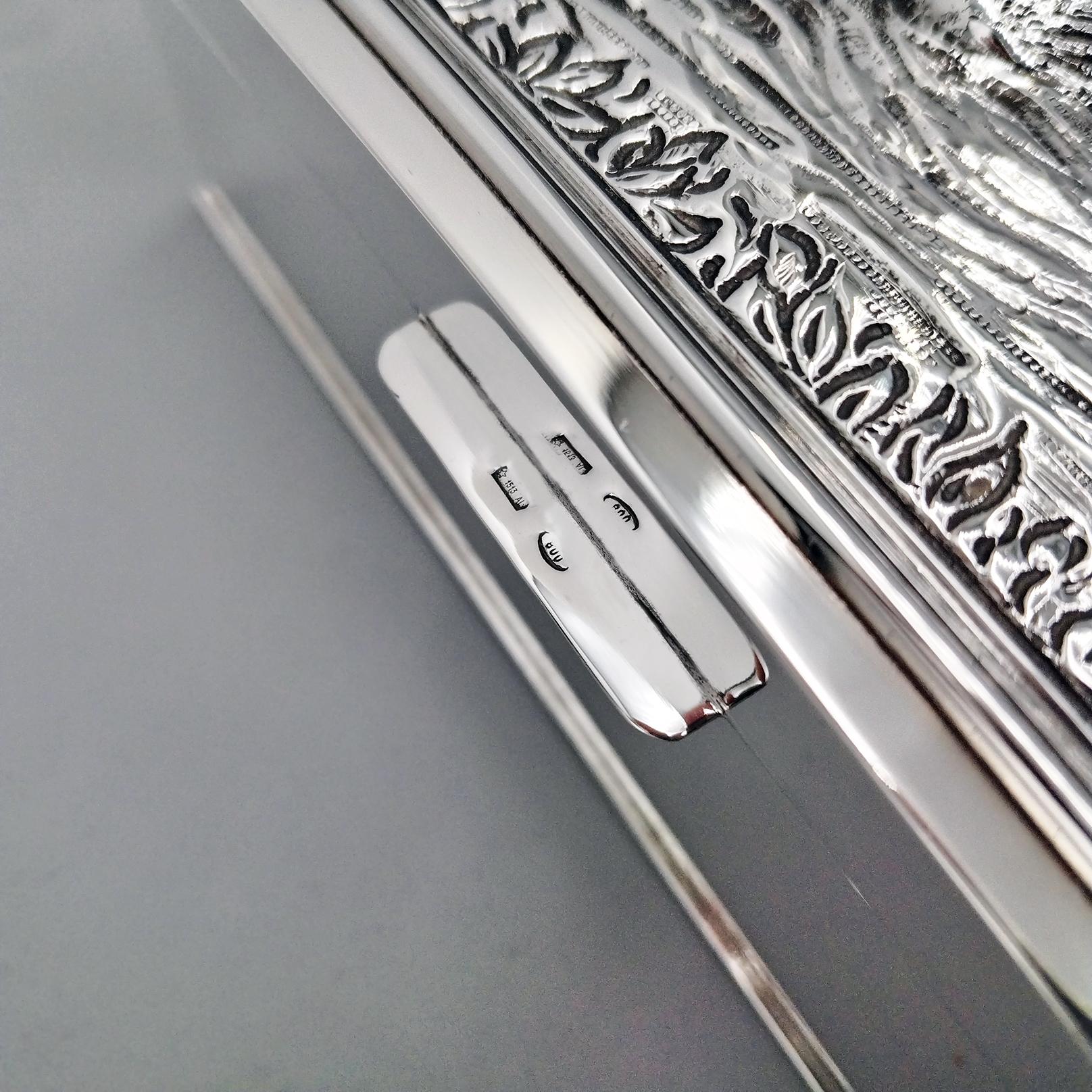 XX Century Italian Solid 800 Silver Decorative Box with Hippos Elephants Birds For Sale 2