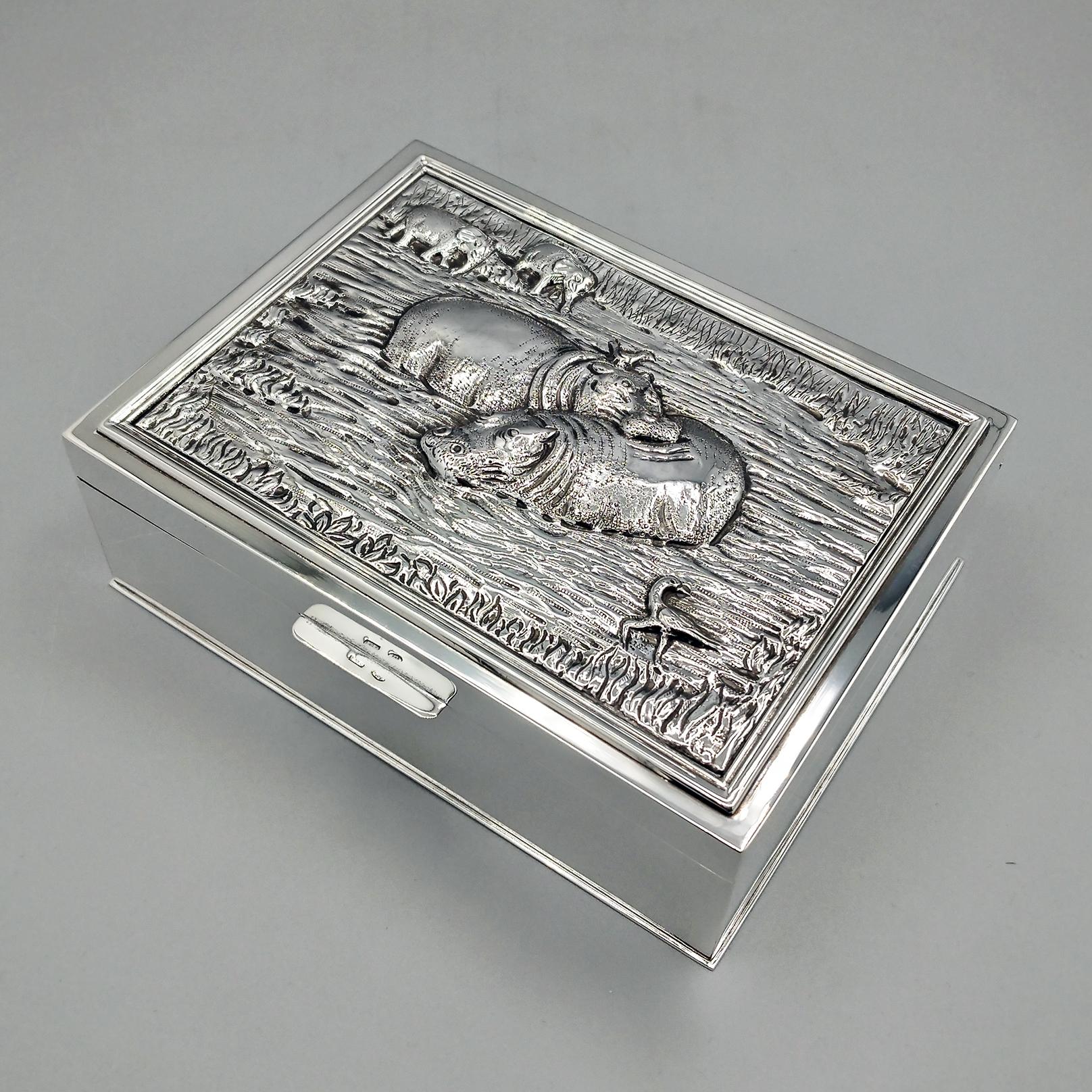 XX Century Italian Solid 800 Silver Decorative Box with Hippos Elephants Birds For Sale 3