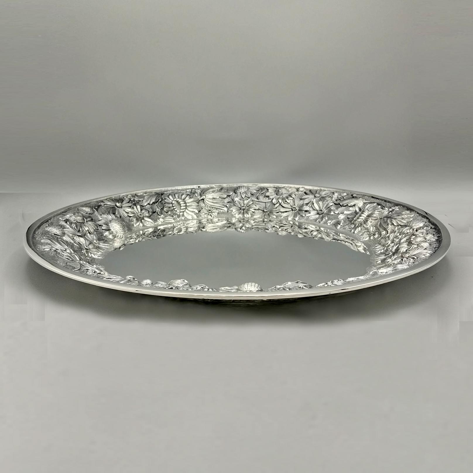 XX Century Italian solid 800 silver Dish /Tray  with wide chiseled flower edge For Sale 3