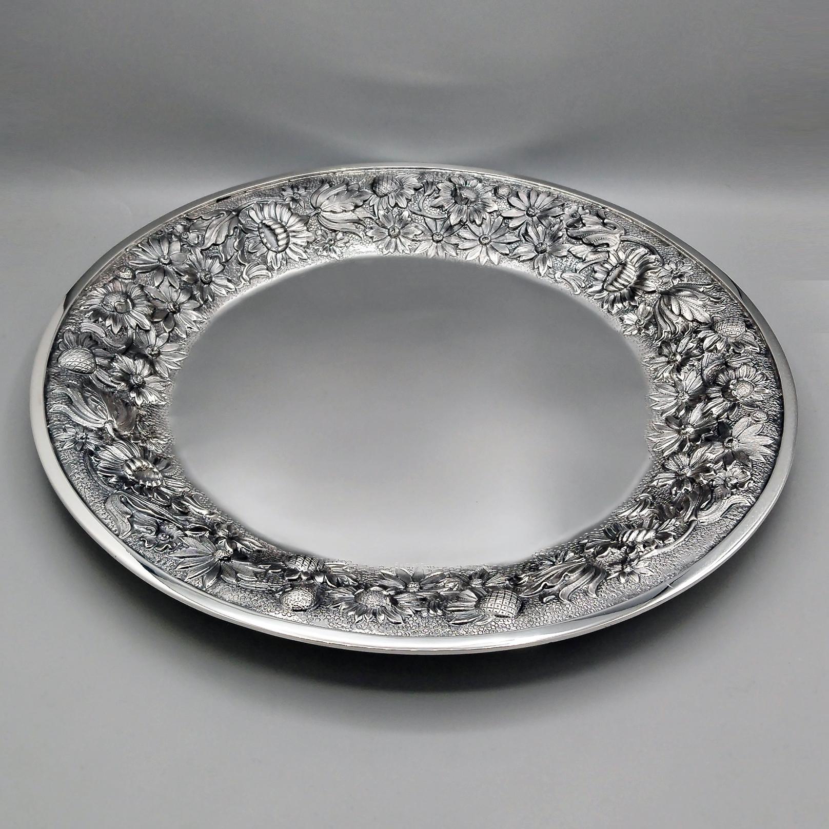 XX Century Italian solid 800 silver Dish /Tray  with wide chiseled flower edge For Sale 7