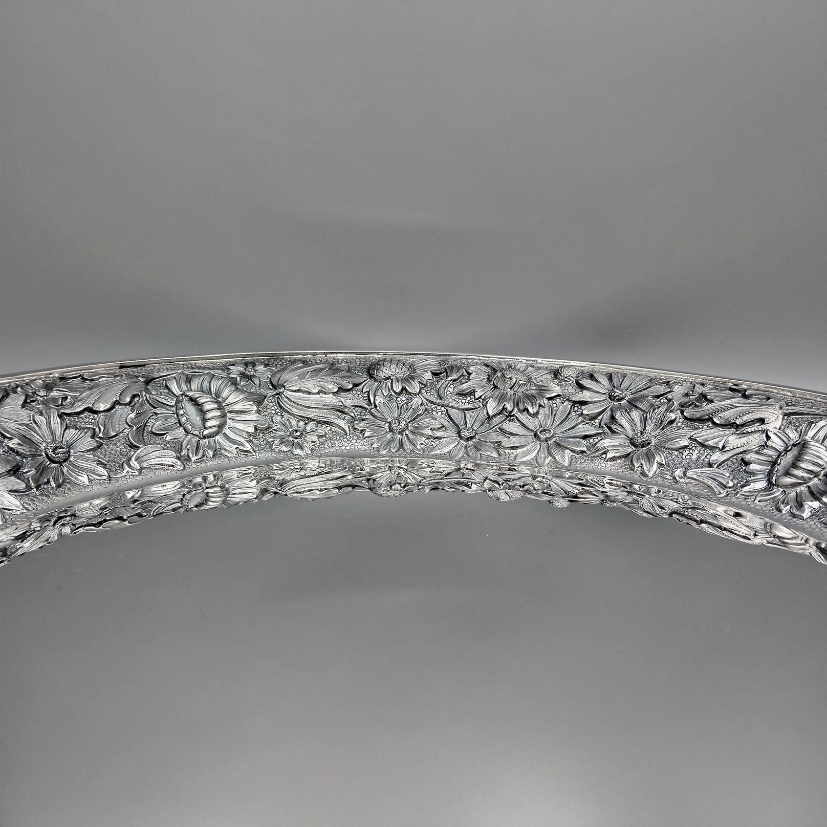 Hand-Crafted XX Century Italian solid 800 silver Dish /Tray  with wide chiseled flower edge For Sale