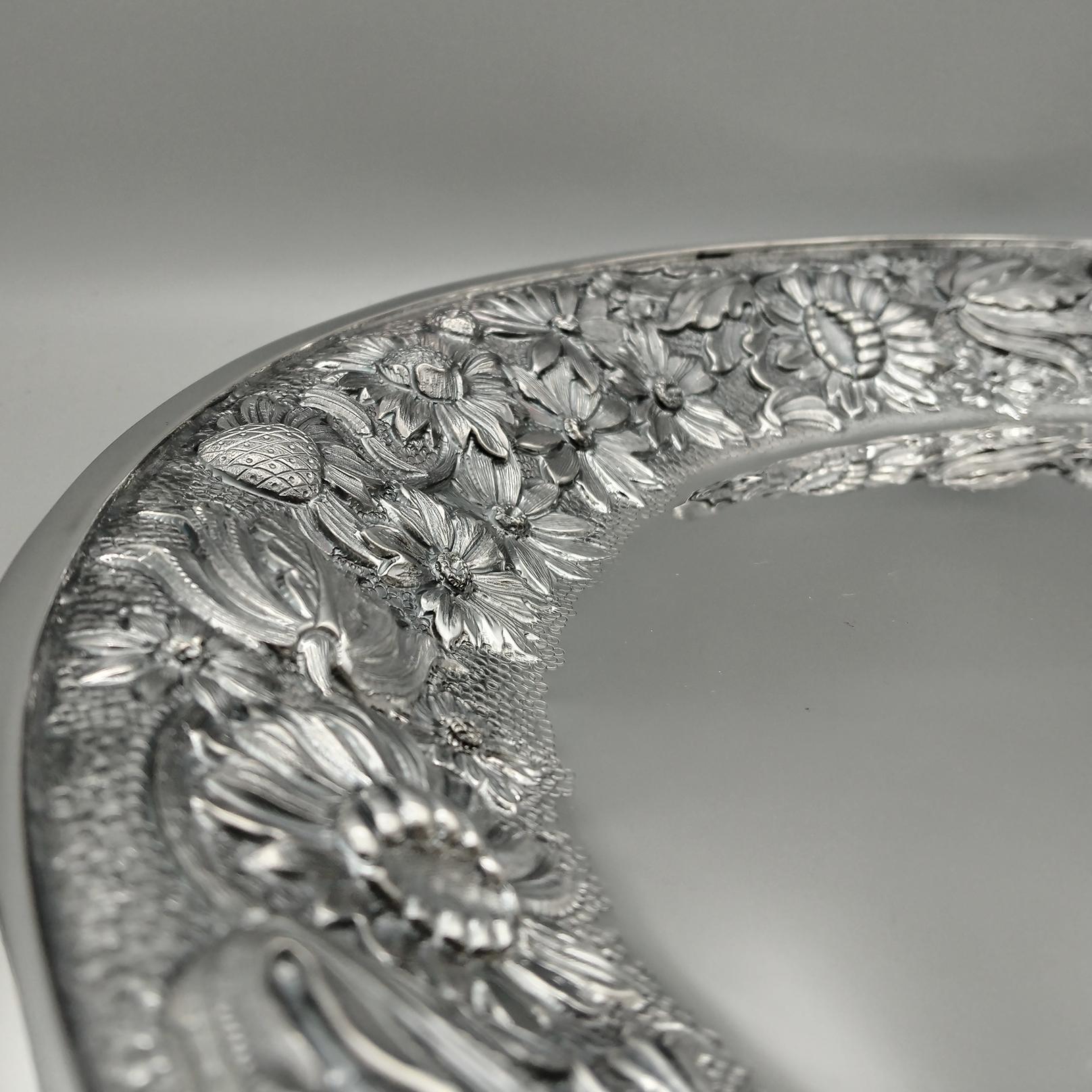 XX Century Italian solid 800 silver Dish /Tray  with wide chiseled flower edge In Excellent Condition For Sale In VALENZA, IT