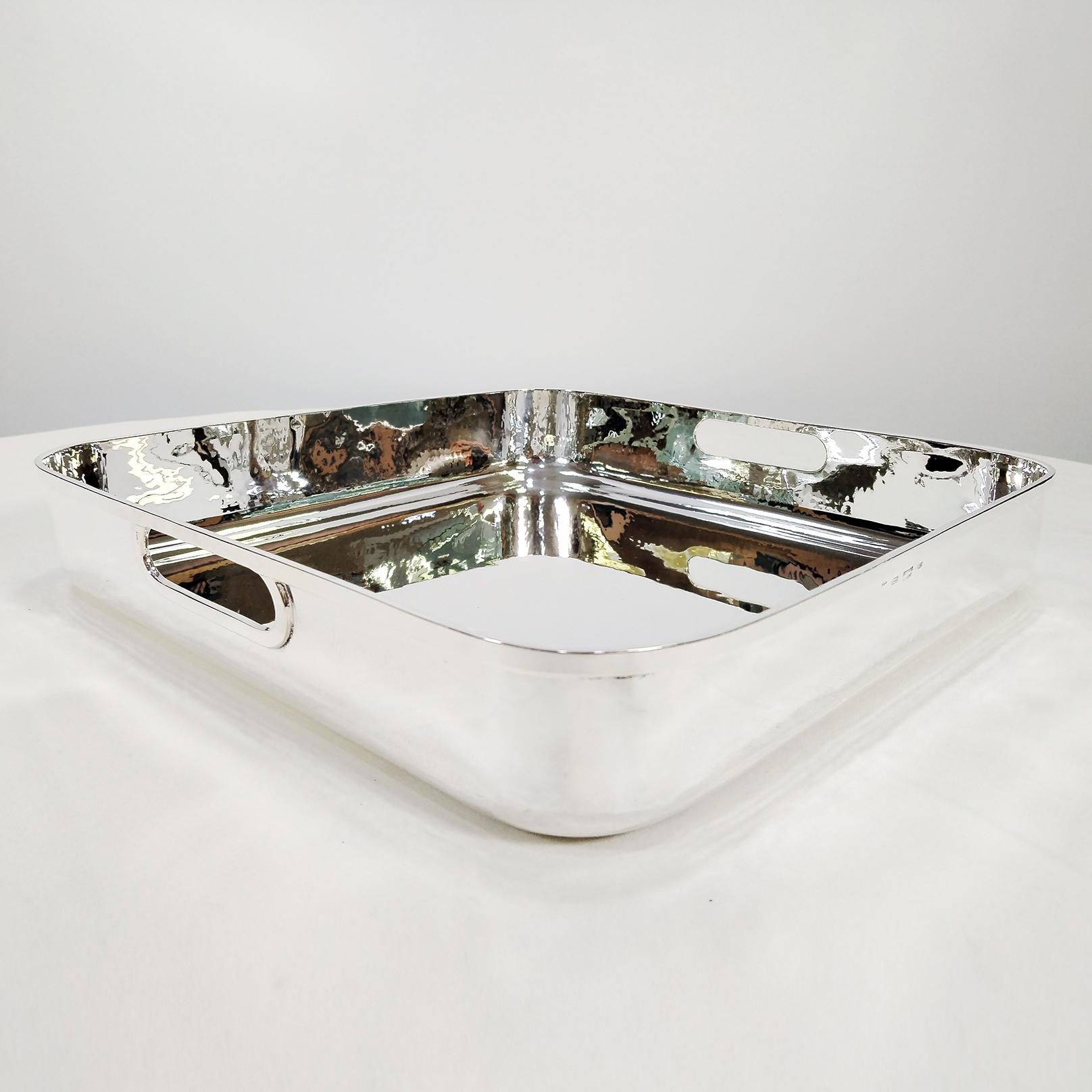 XX° Century Italian Solid 800 Silver Hammered tray For Sale 3